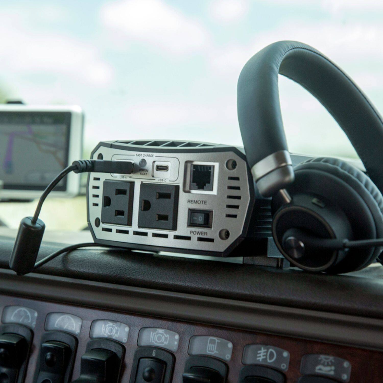 Alt View 12. Cobra - POWER 500 Watt Power Inverter with Fast Charge USB - Black.