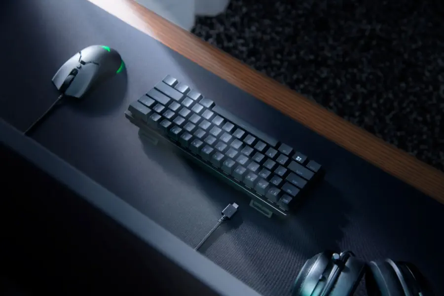 Alt View 16. Razer - Huntsman Mini 60% Wired Optical Clicky Switch Gaming Keyboard with Chroma RGB Backlighting - Black.