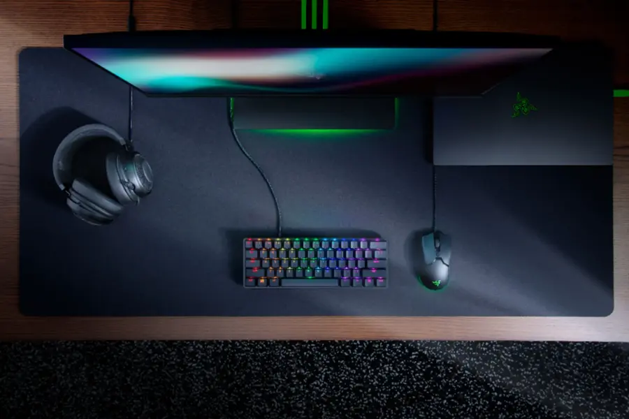 Alt View 17. Razer - Huntsman Mini 60% Wired Optical Clicky Switch Gaming Keyboard with Chroma RGB Backlighting - Black.