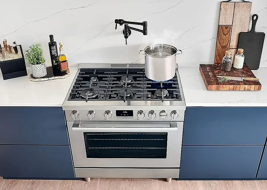 Alt View 23. Bosch - 800 Series 3.7 cu. ft. Freestanding Dual Fuel Convection Range with 6 Dual Flame Ring Burners - Stainless steel.