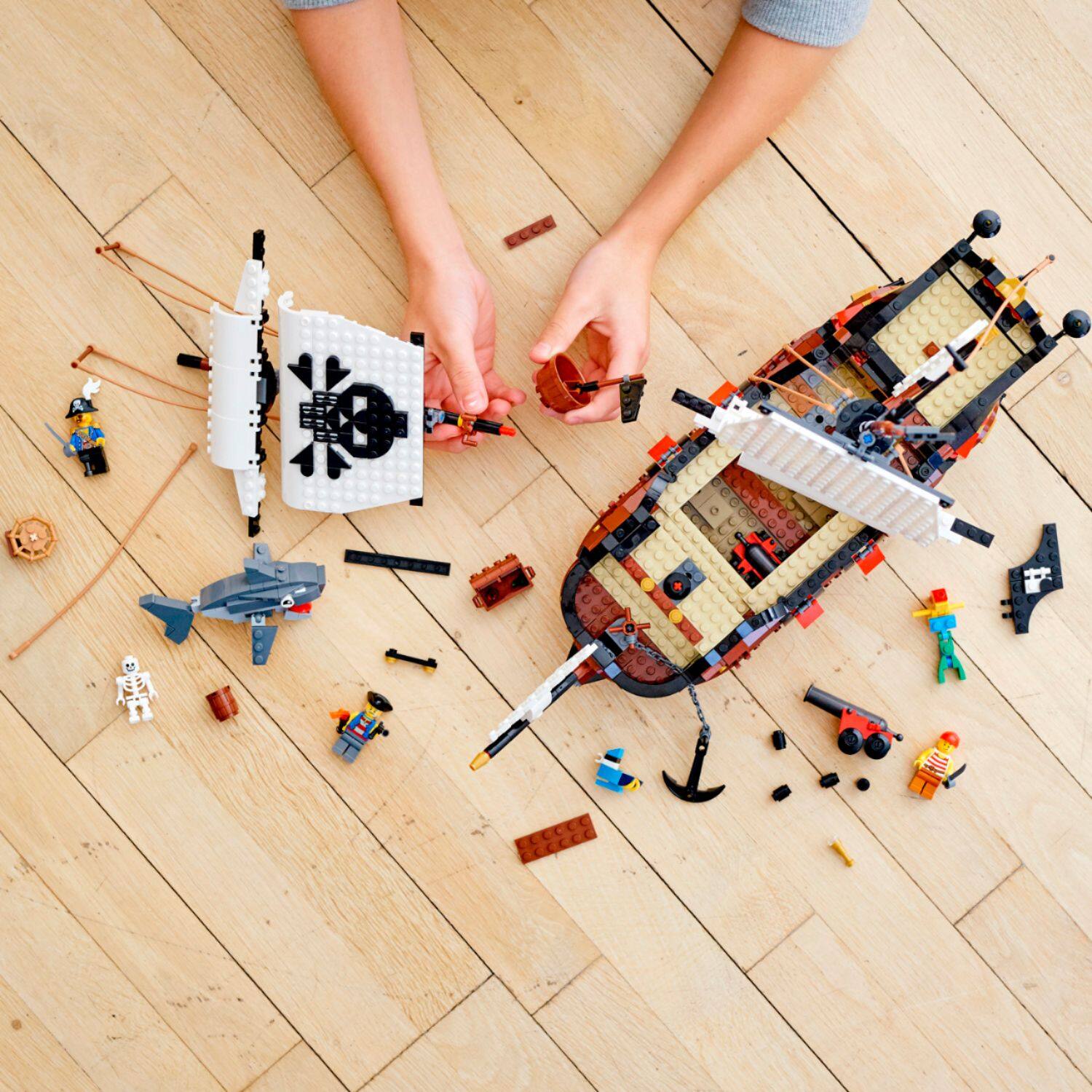 Alt View 14. LEGO - Creator 3in1 Pirate Ship 31109.