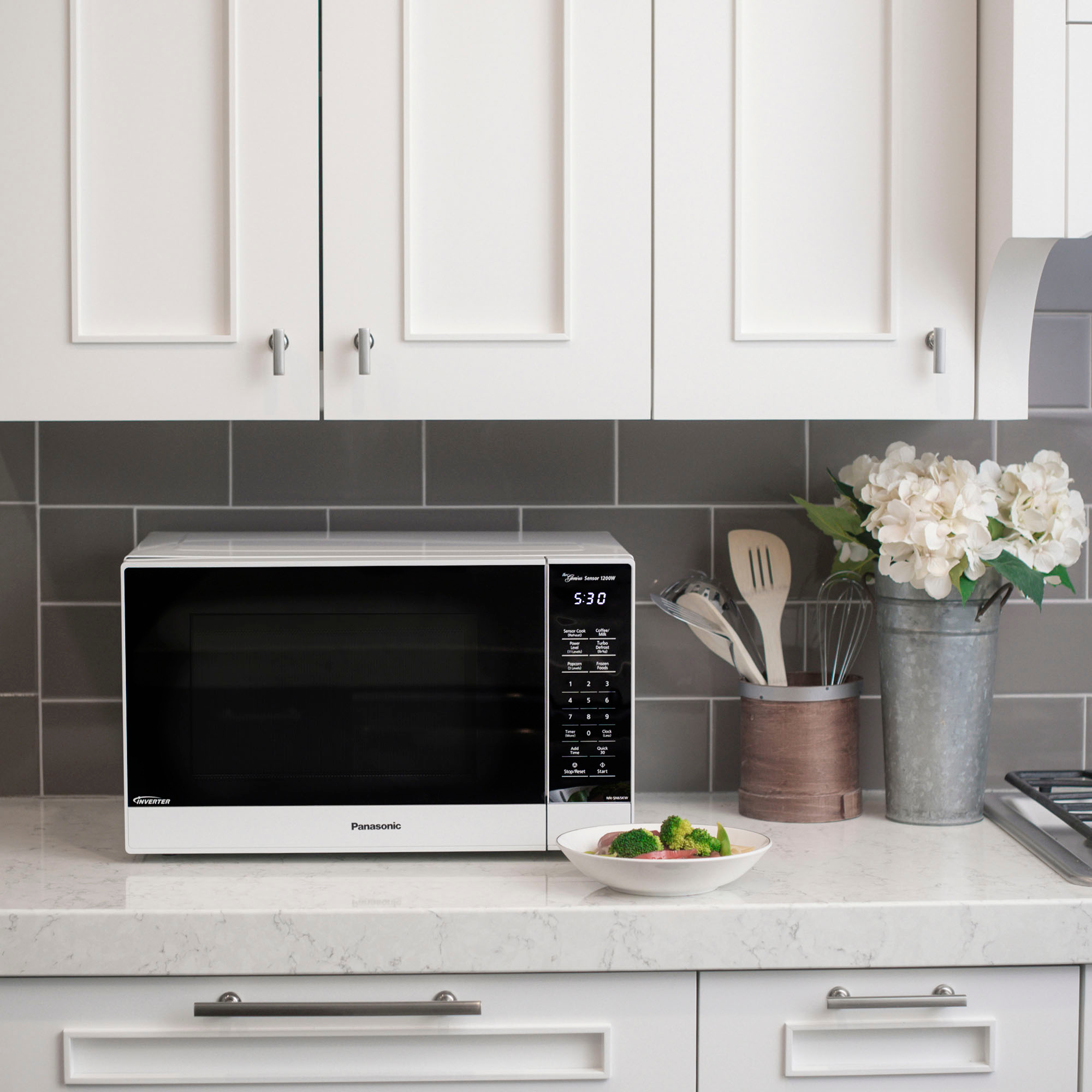 13 Genius Dorm Kitchen Ideas with Mini Fridge and Microwave