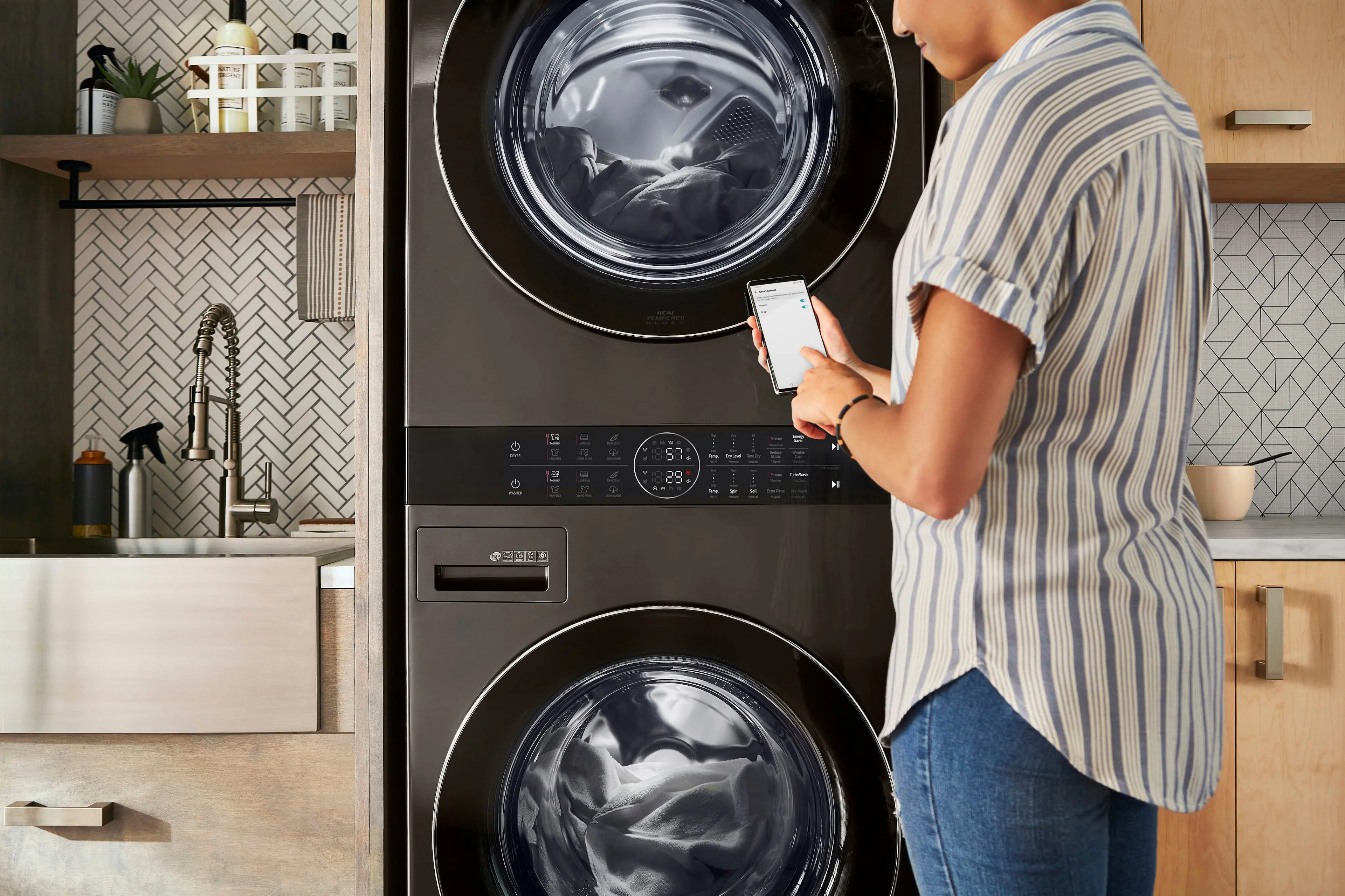 Alt View 28. LG - 4.5 Cu. Ft. HE Smart Front Load Washer and 7.4 Cu. Ft. Gas Dryer WashTower with Steam and Built-In Intelligence - Black Steel.