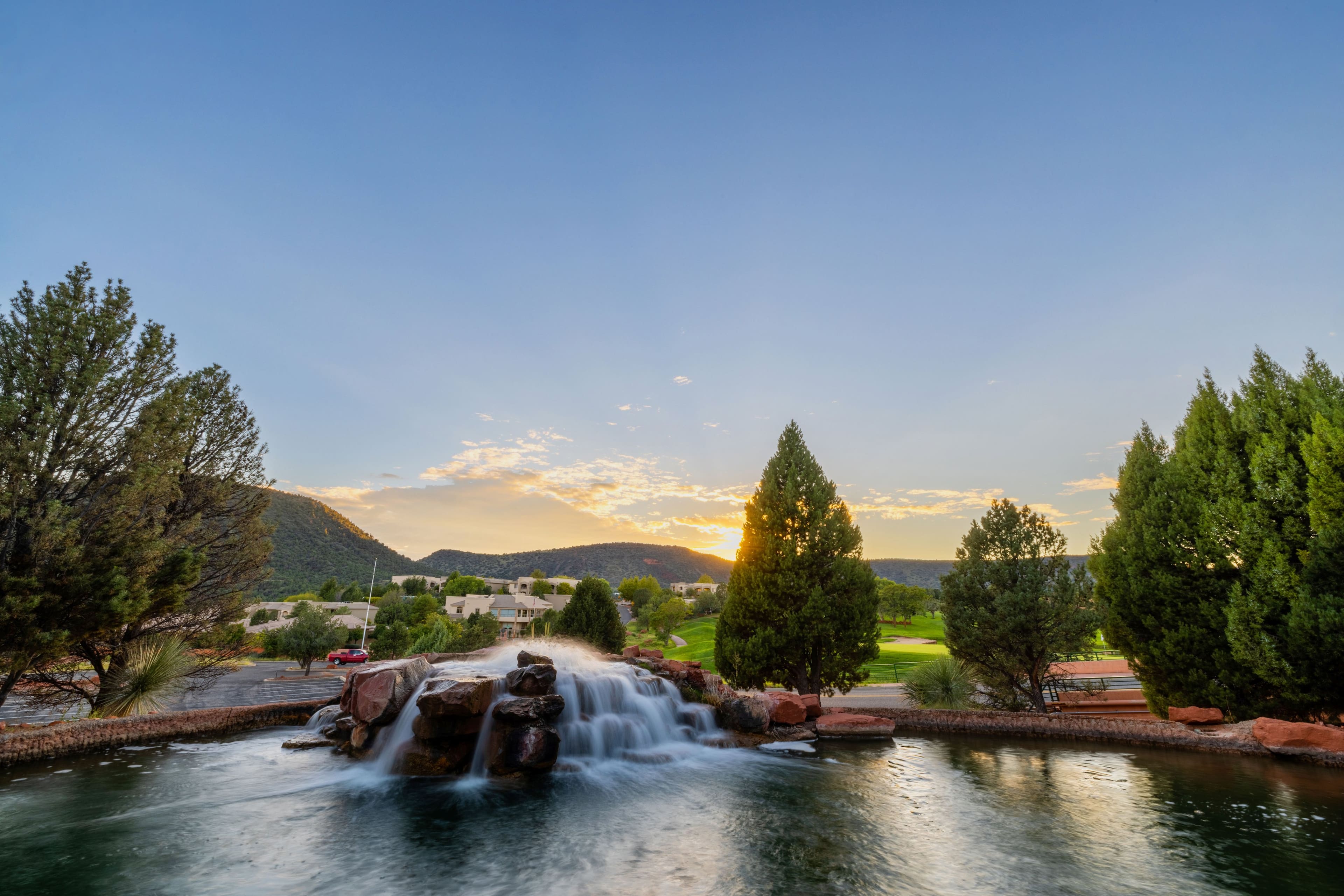 Alt View 12. Canon - EOS R5 Mirrorless Camera with RF 24-105mm f/4L IS USM Lens - Black.