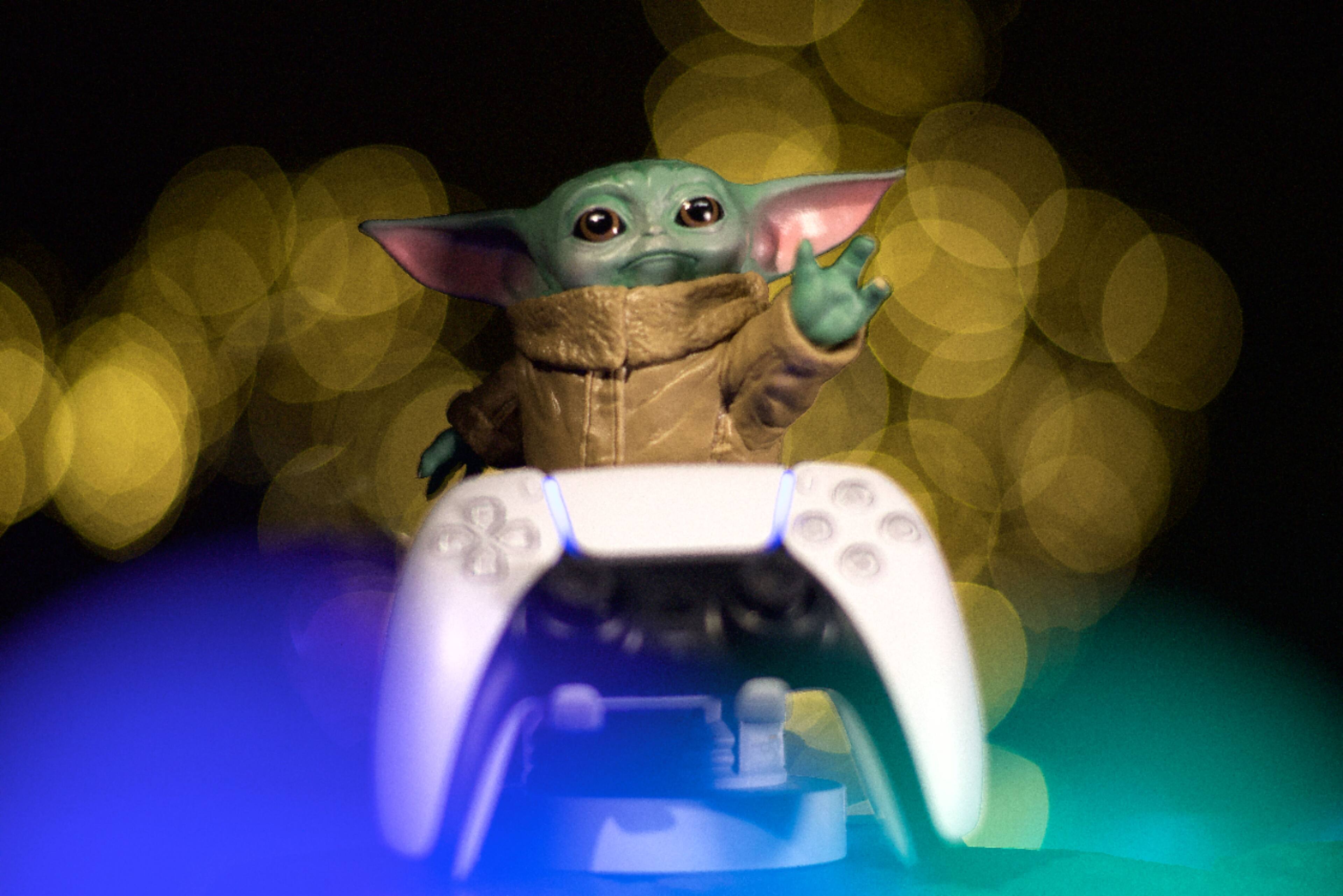 Left. Cable Guy - Star Wars: The Mandalorian - The Child 8-inch Phone and Controller Holder.