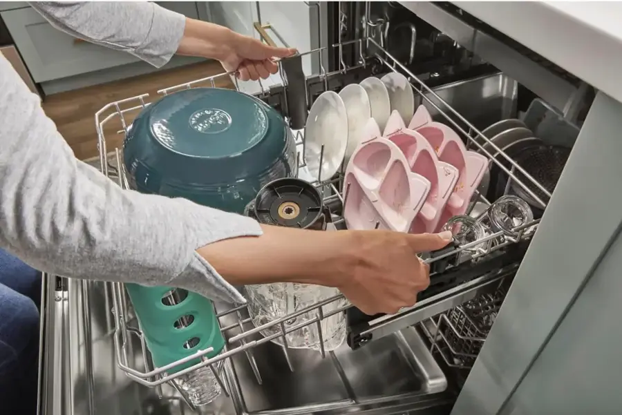Move or separate the 3-piece basket for extra space in the lower rack.