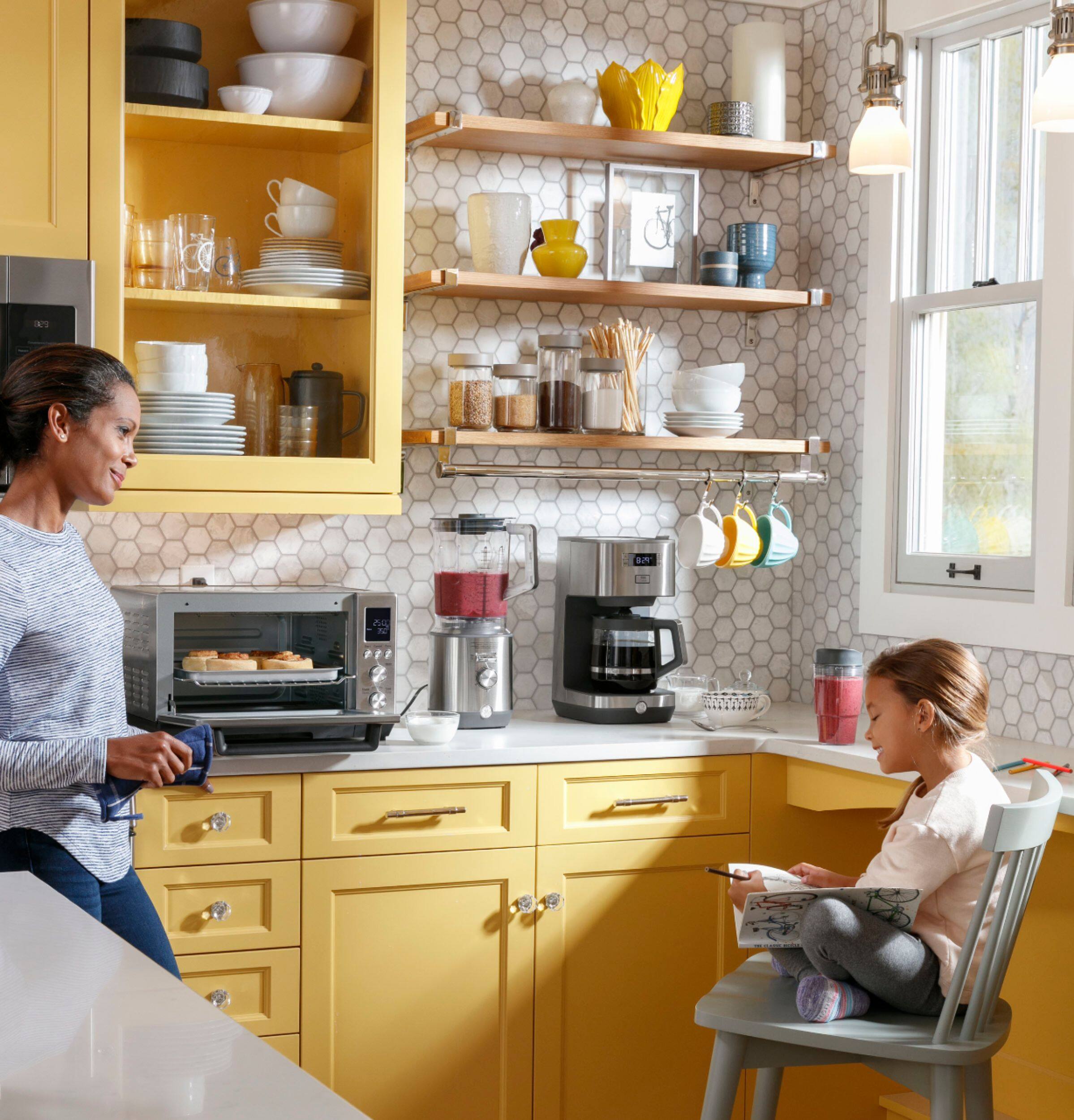 Alt View 27. GE - Quartz 6-Slice Toaster Oven with Convection Bake.