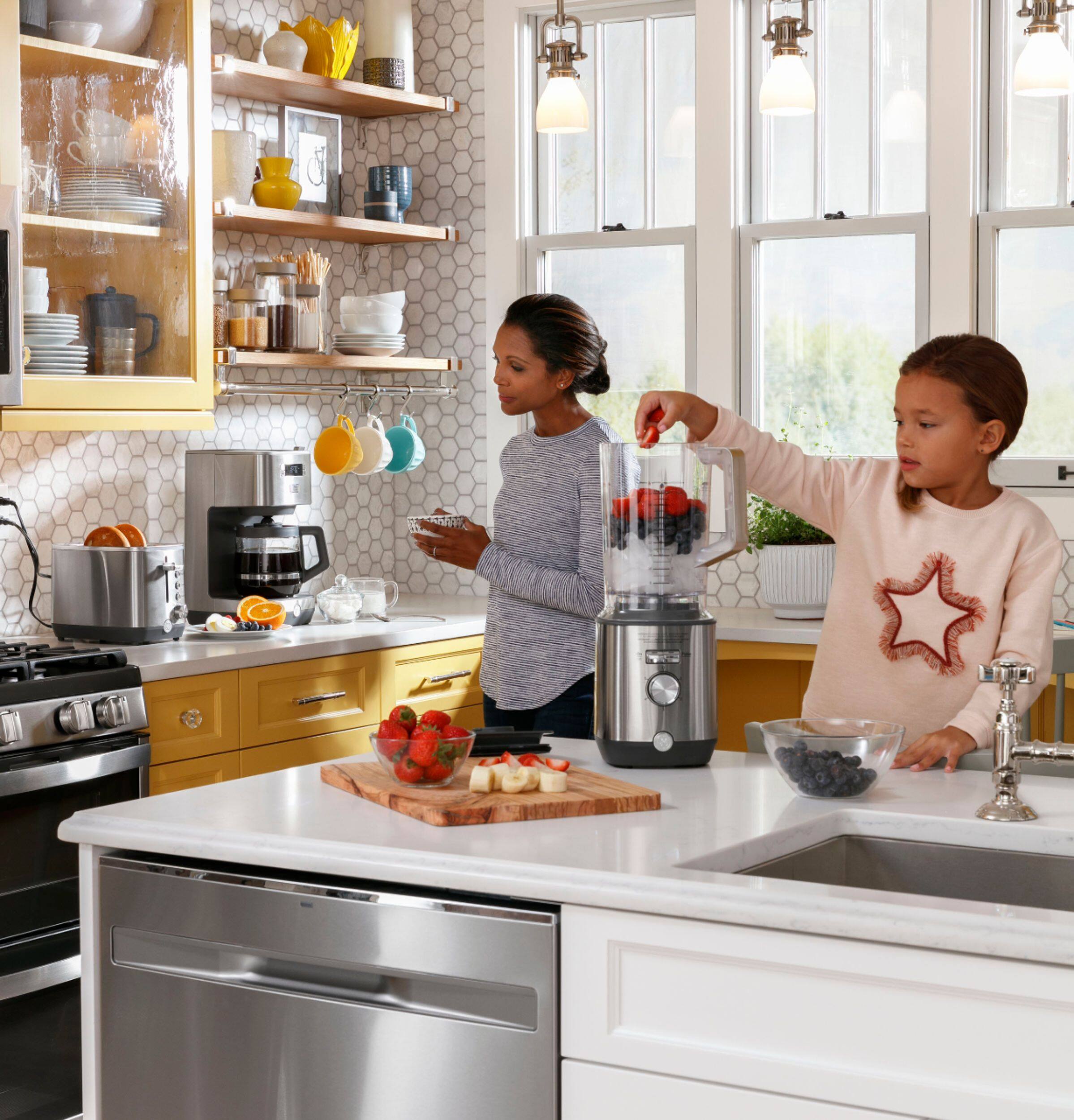 Alt View 31. GE - 5-Speed 64-Oz. Blender with Blender Cups - Stainless Steel.