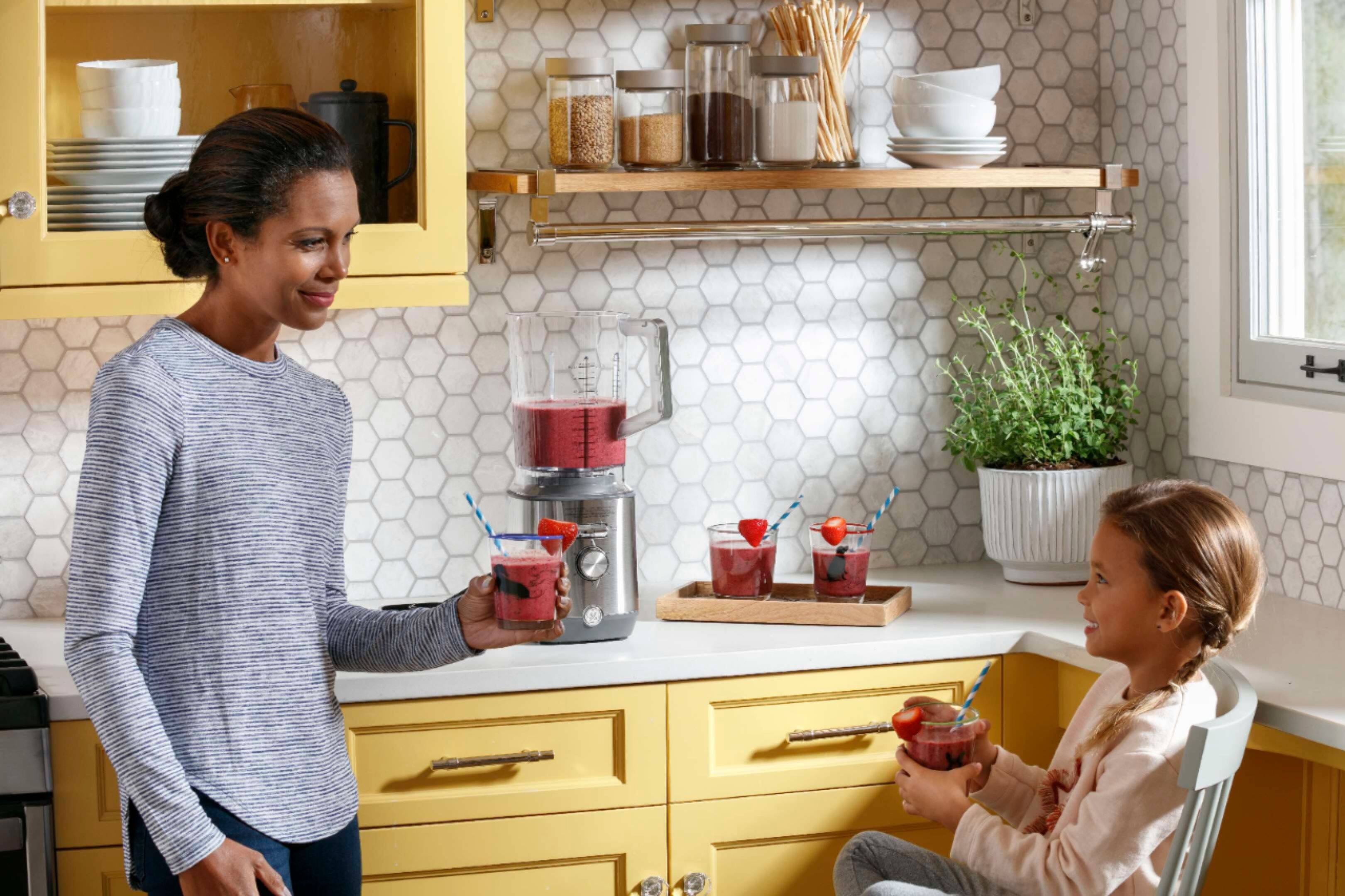 Alt View 32. GE - 5-Speed 64-Oz. Blender with Blender Cups - Stainless Steel.