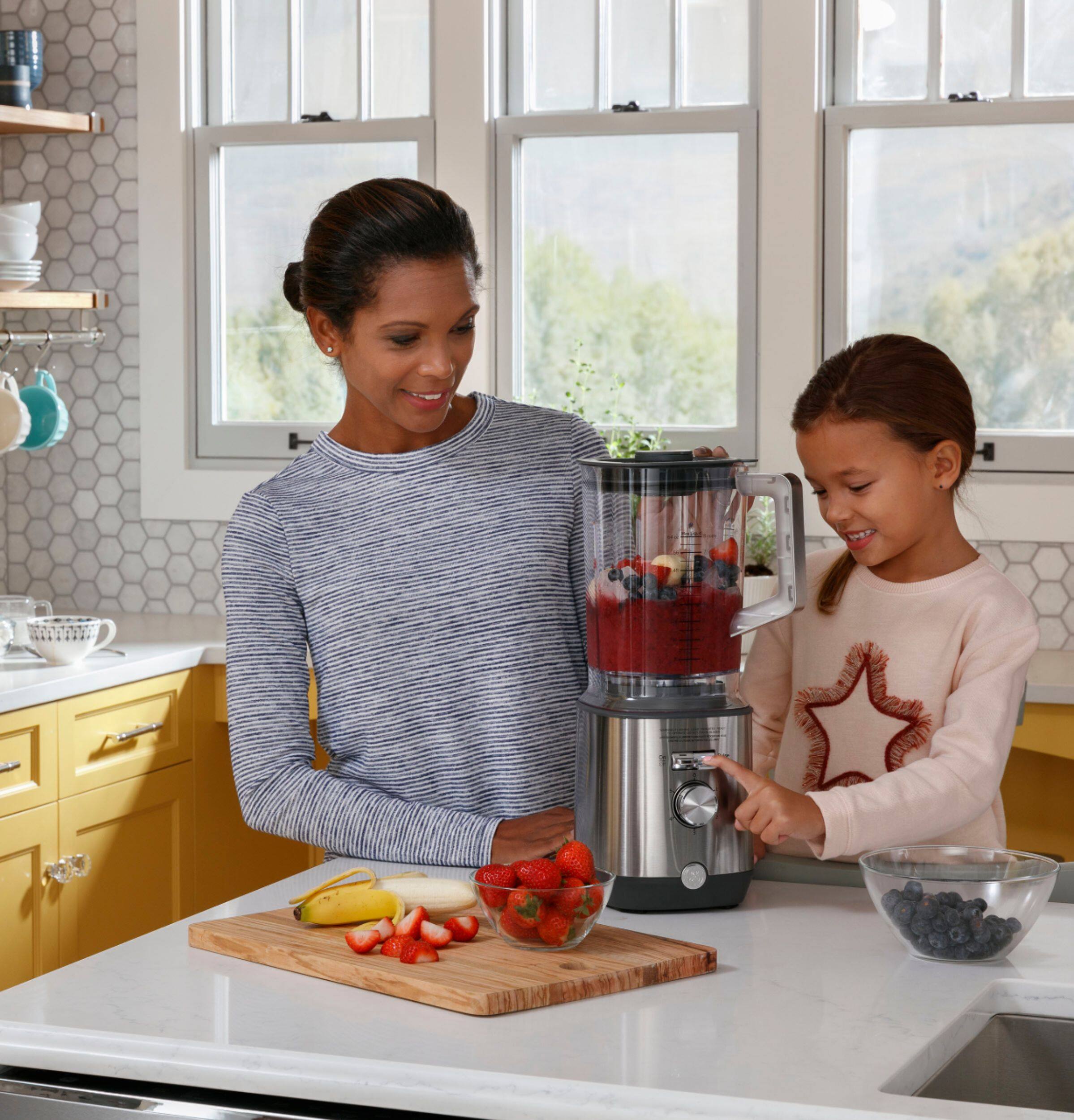 Alt View 33. GE - 5-Speed 64-Oz. Blender with Blender Cups - Stainless Steel.