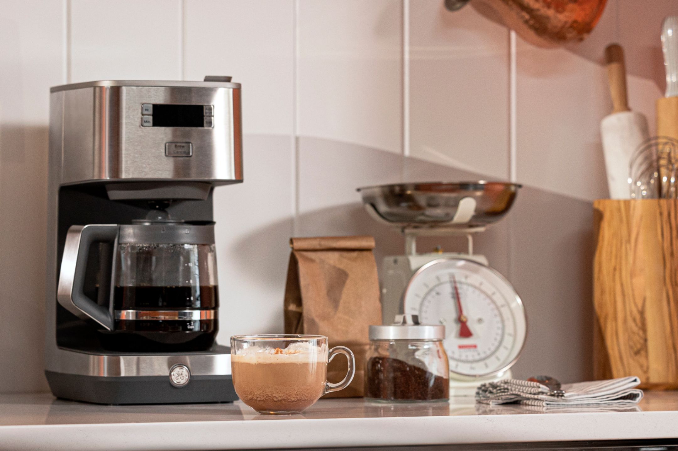 G7CDAASSTSSGE GE 12 Cup Drip Coffee Maker with Adjustable Keep