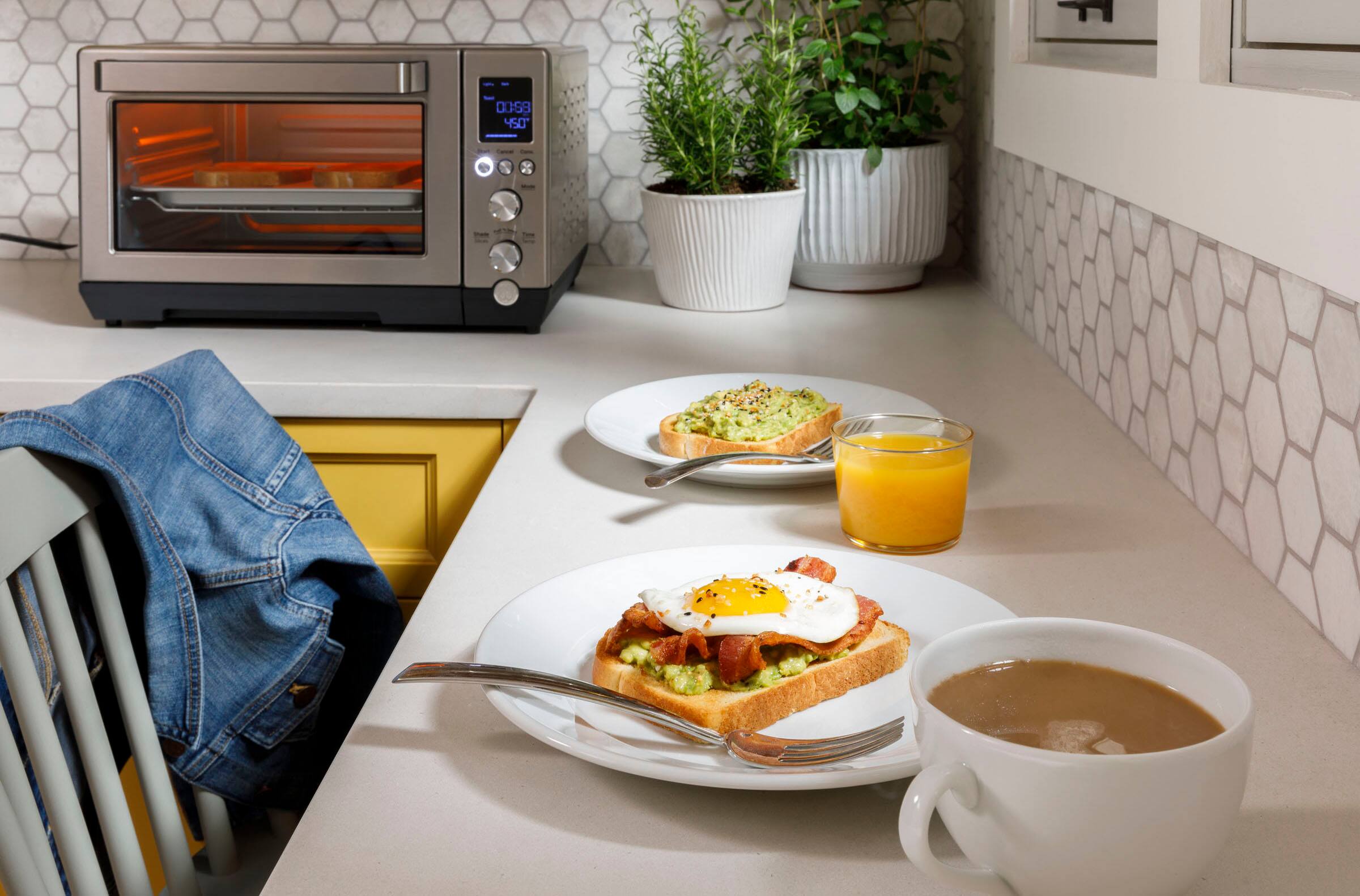 Alt View 30. GE - Calrod 6-Slice Toaster Oven with Convection bake.