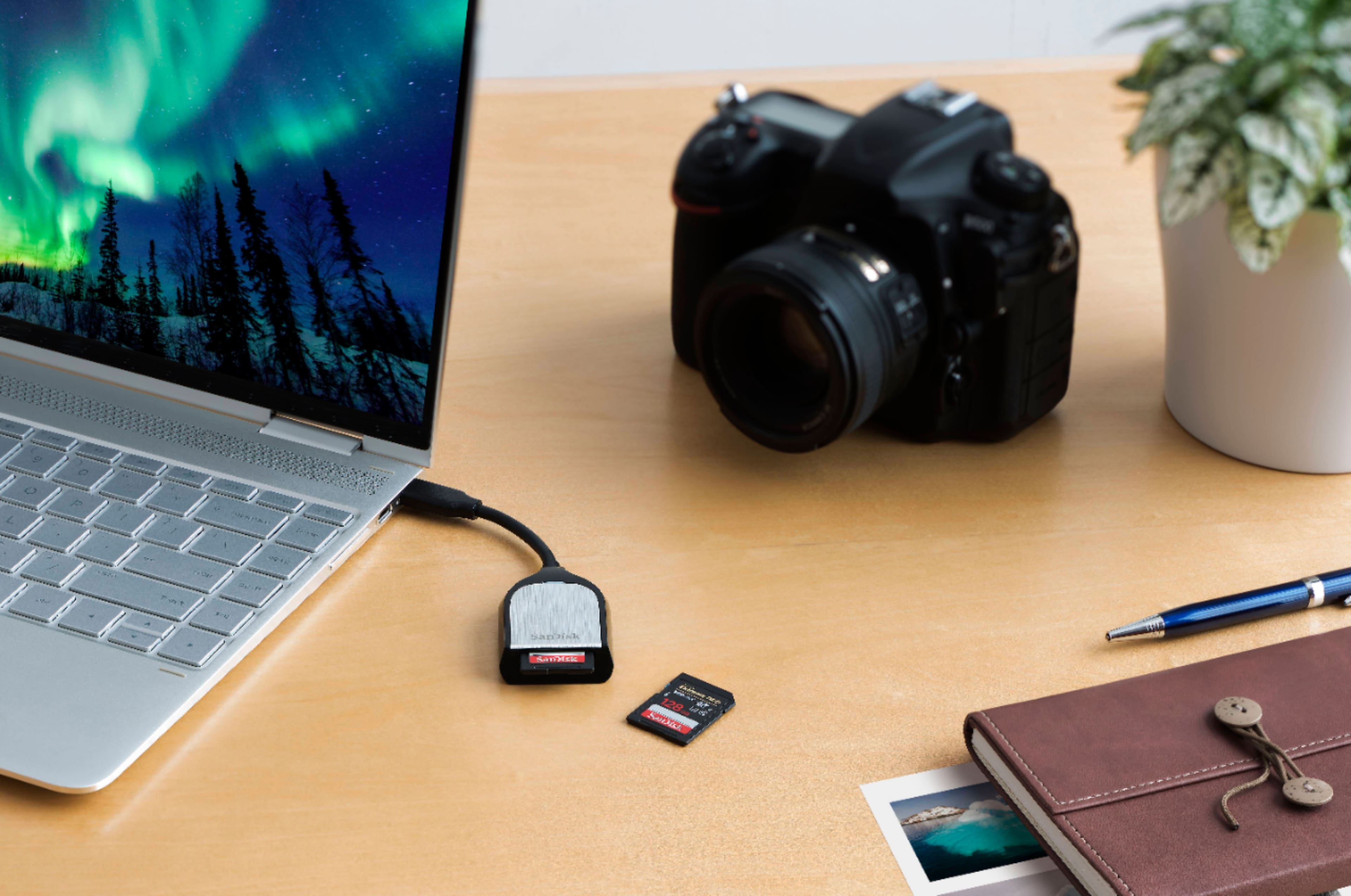 Alt View 15. SanDisk - USB 3.0 SD UHS-II Card Reader - Silver.