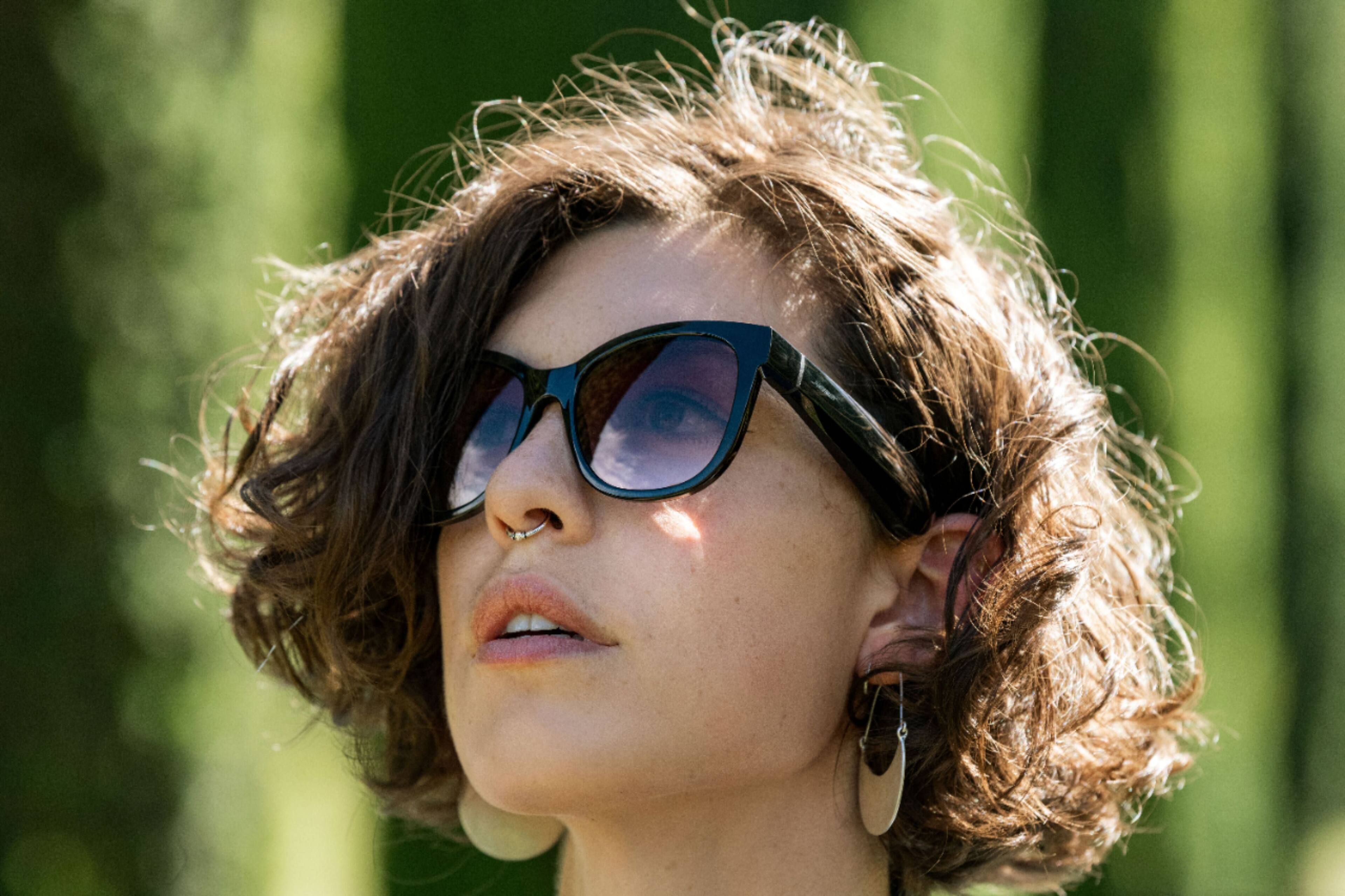 Alt View 17. Bose - Soprano Style Lenses - Purple Fade.