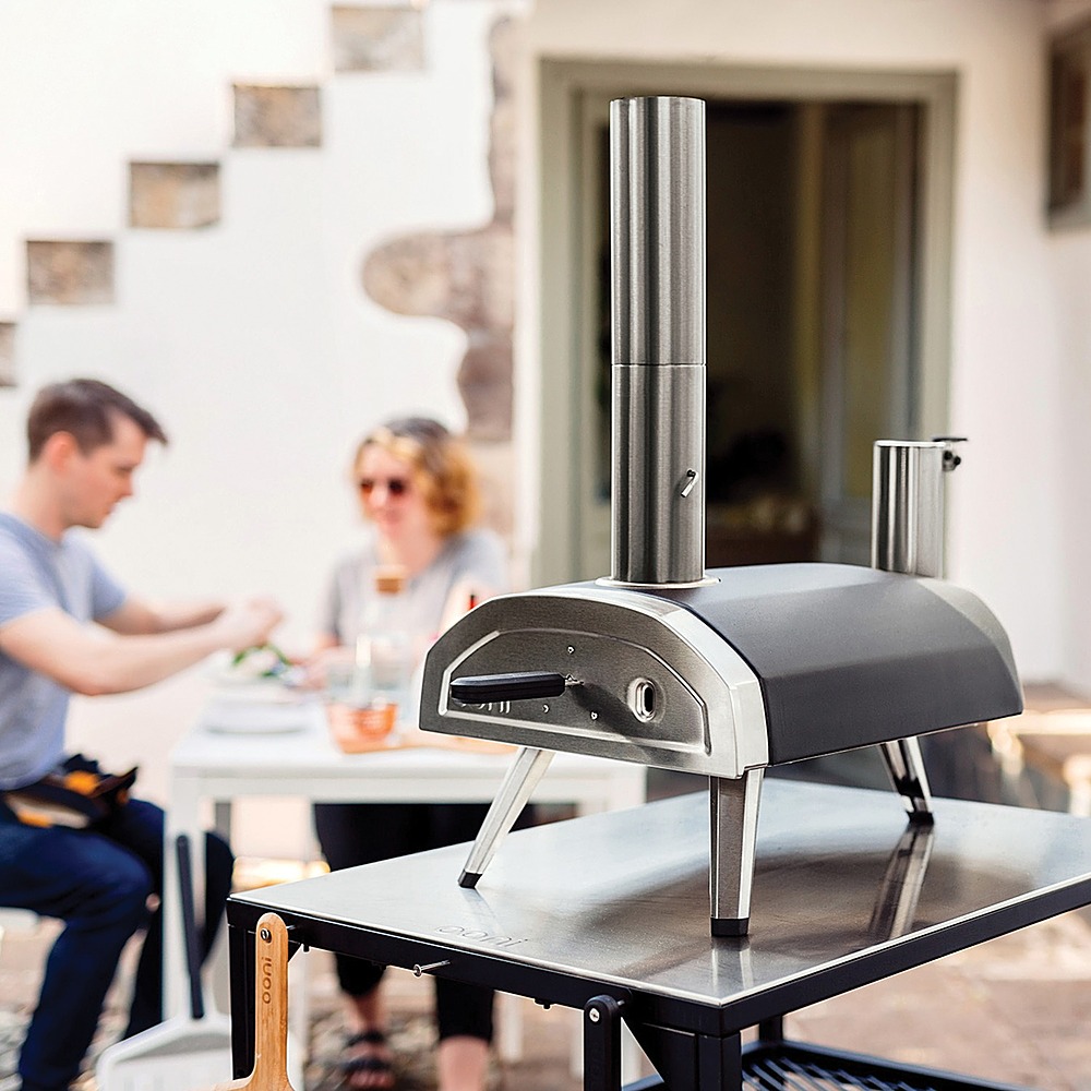 Ooni Fyra 12 wood pellet pizza oven reaches 950° F and cooks pizza in 60  seconds » Gadget Flow