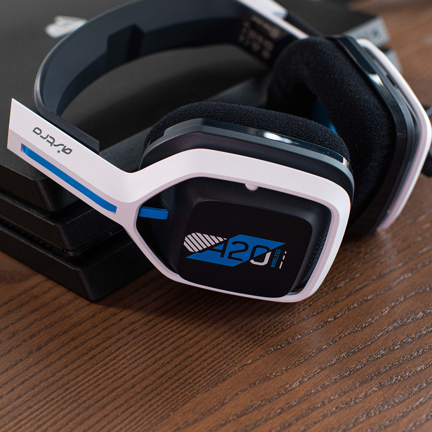 Astro Gaming A20 Wireless Stereo Gaming Headset Gen 2 for PlayStation 5,  PlayStation 4, PC and Mac - White/Blue