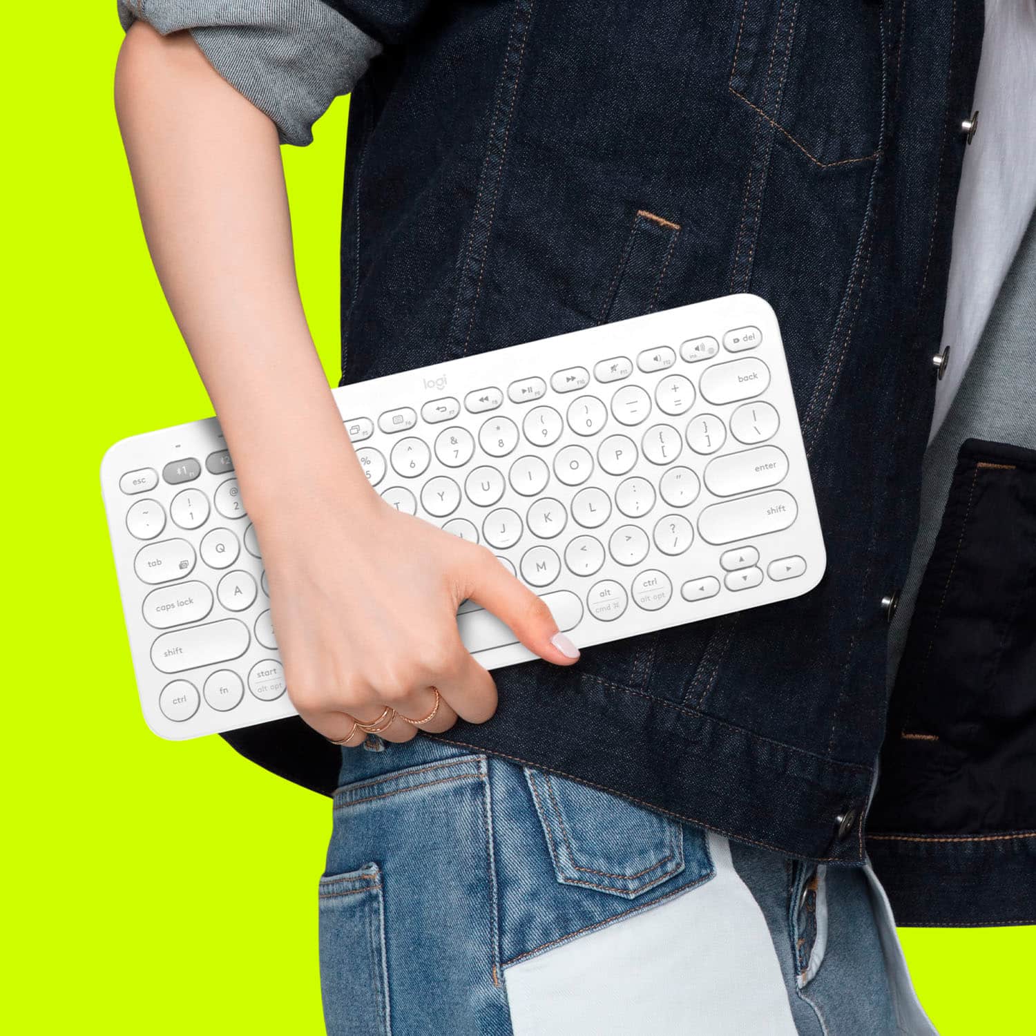 The text on the image reads: "11 ese - 1 Log G look cnps a J Q A % 5 logl - & . T 6 Y T - 8 U J - y - K M - a. + - 1 - O I P E O da - . L 1 ? Y I 1 cne et cn - - - e I I - dhel bock I I enter dhit 4 Mhufe stv in sort o oe". However, it appears to be a random combination of letters and numbers without any coherent meaning.