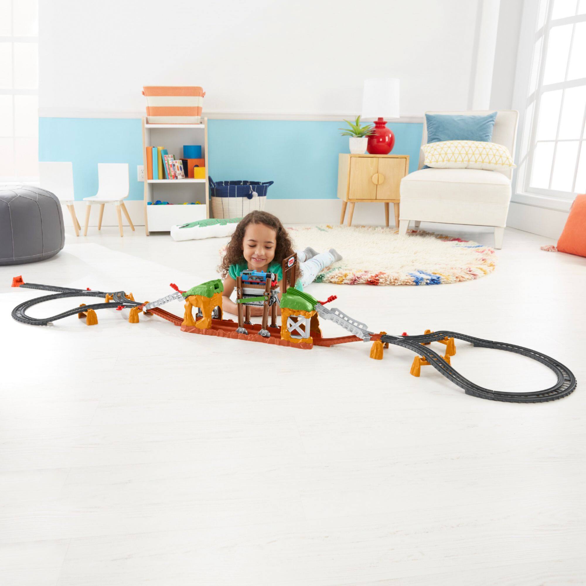 Thomas and friends hotsell walking bridge train set