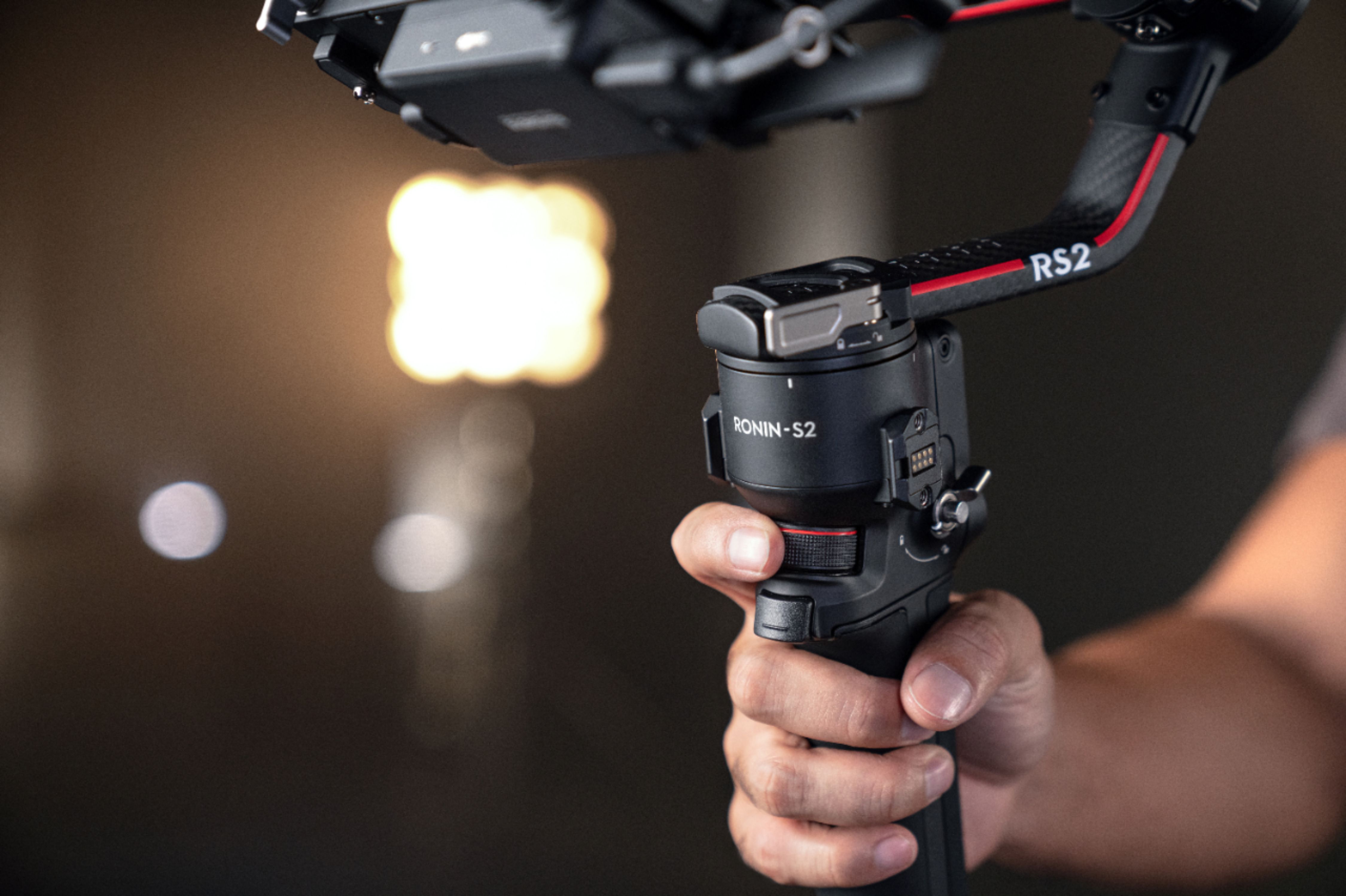 Best Buy: DJI RS 2 Pro Combo 3-Axis Gimbal Stabilizer CP.RN