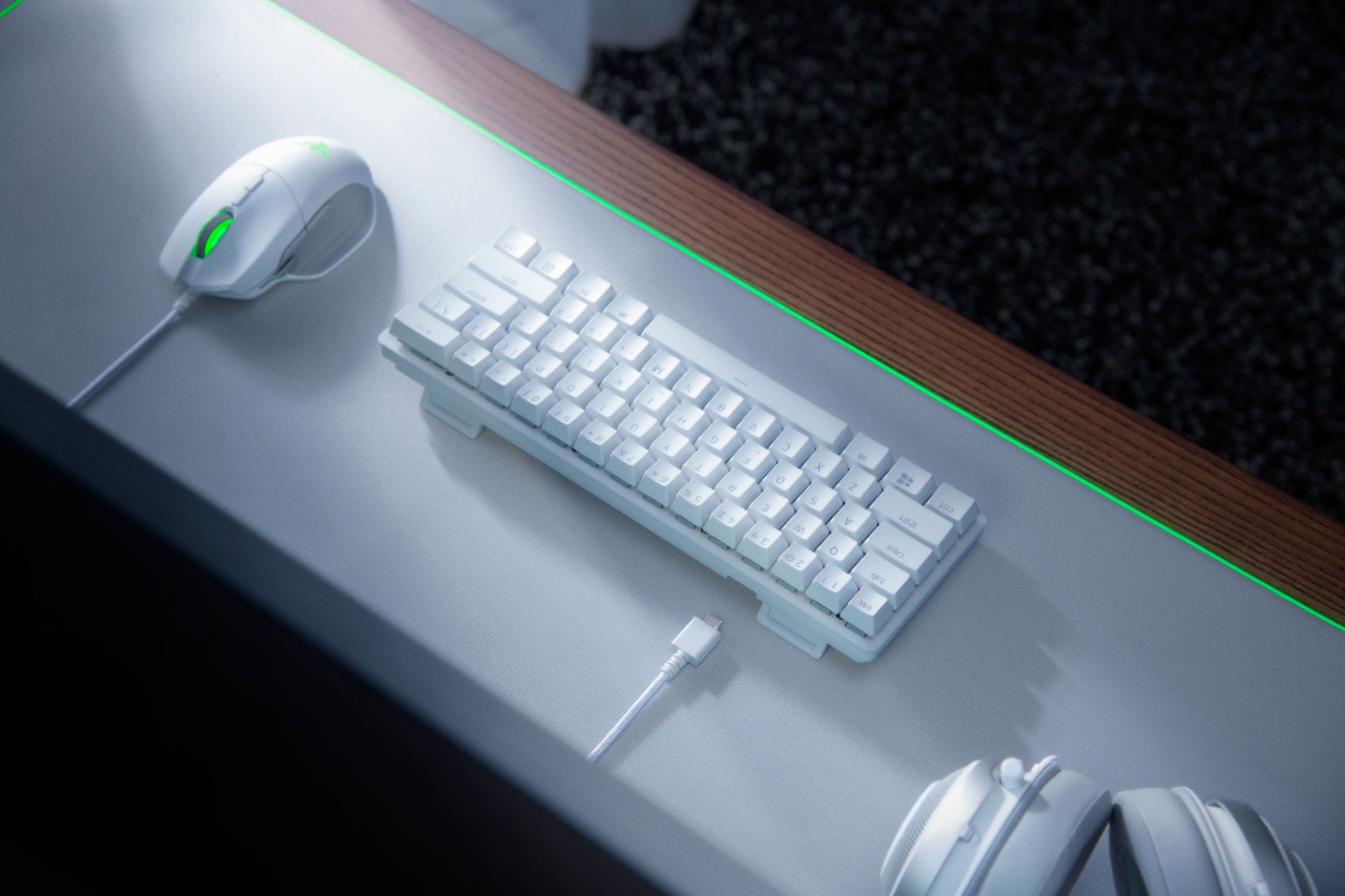Razer Huntsman Mini 60% Gaming Keyboard + Phantom Keycap Upgrade Set  Bundle: Mercury White/Clicky Optical - White