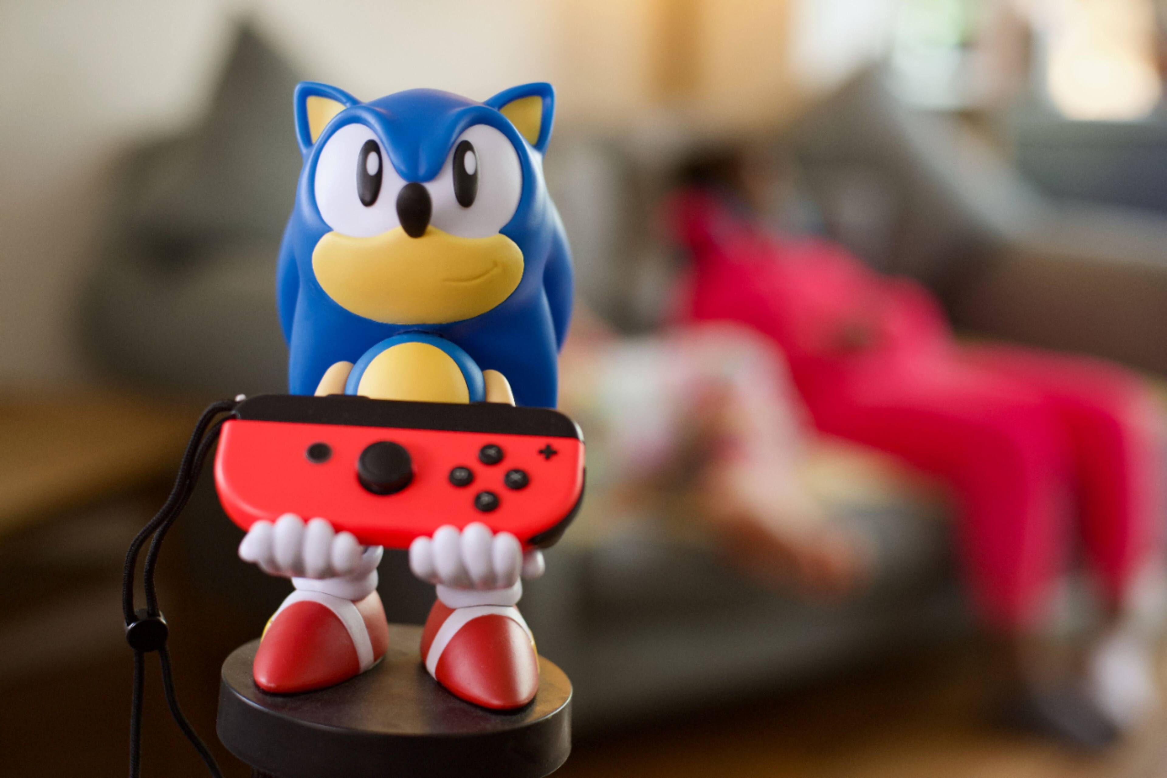 Left. Cable Guy - Sonic the Hedgehog 8-inch Phone and Controller Holder.