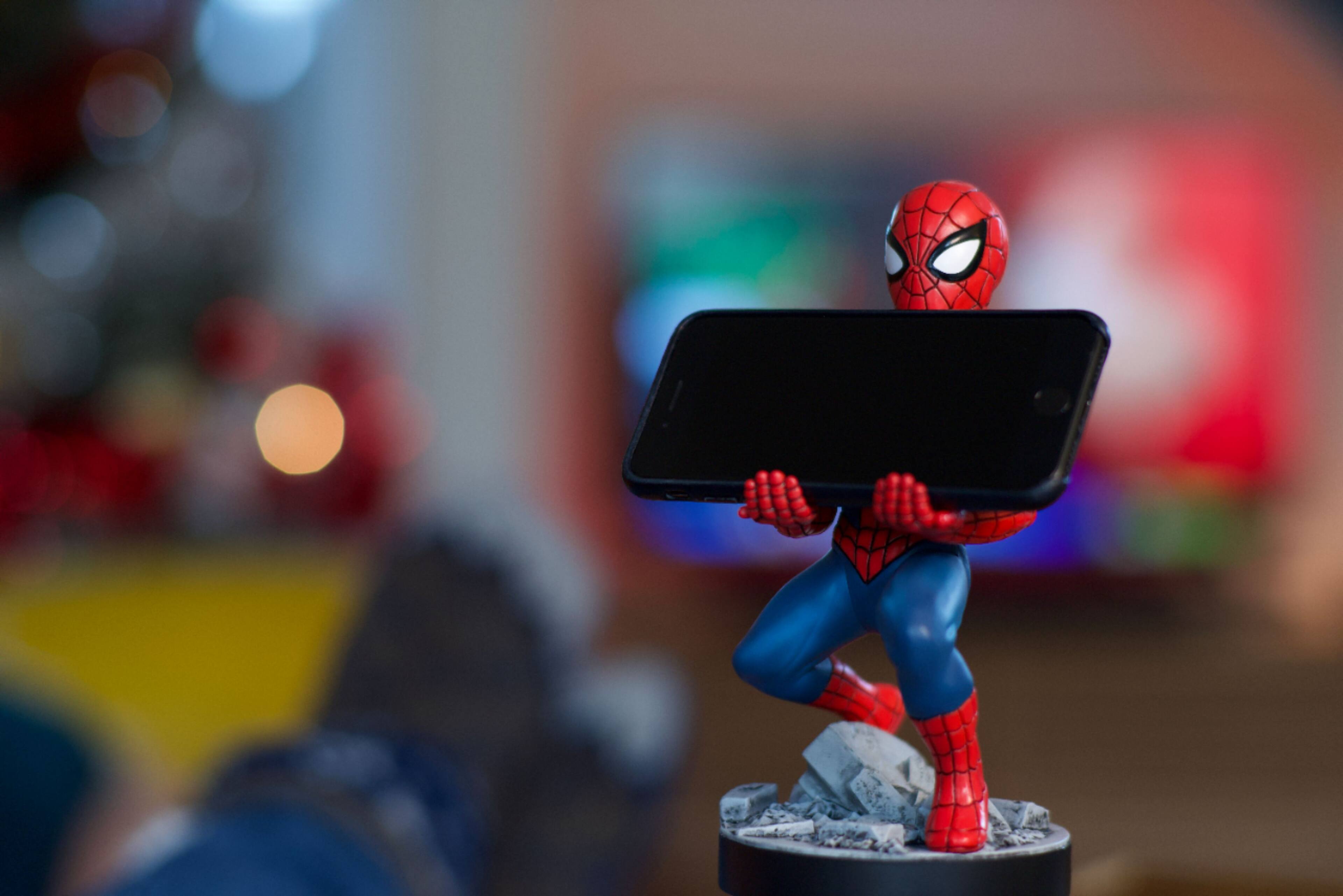 Left. Cable Guy - Marvel: The Avengers - The Amazing Spider Man 8-inch Cable Guy Phone and Controller Holder.