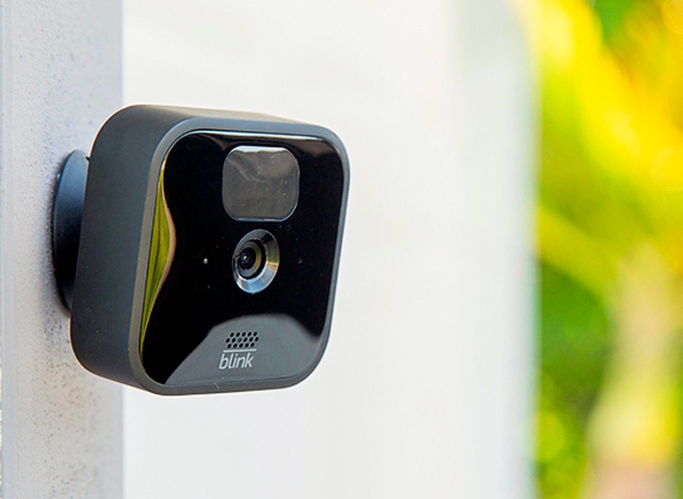 Left View: Blink - 3 Outdoor (3rd Gen) Wireless 1080p Security System with up to two-year battery life - Black