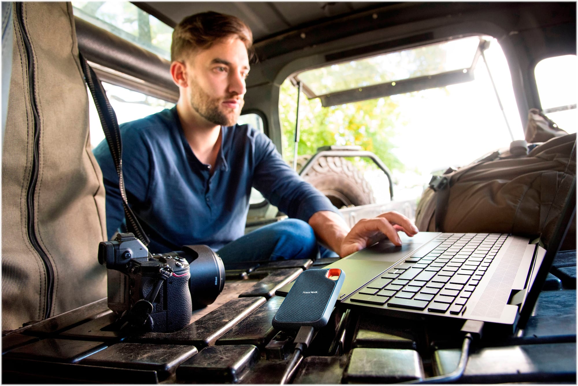 Zoom in on Alt View Zoom 13. SanDisk - Extreme Portable 1TB External USB-C NVMe SSD - Black.
