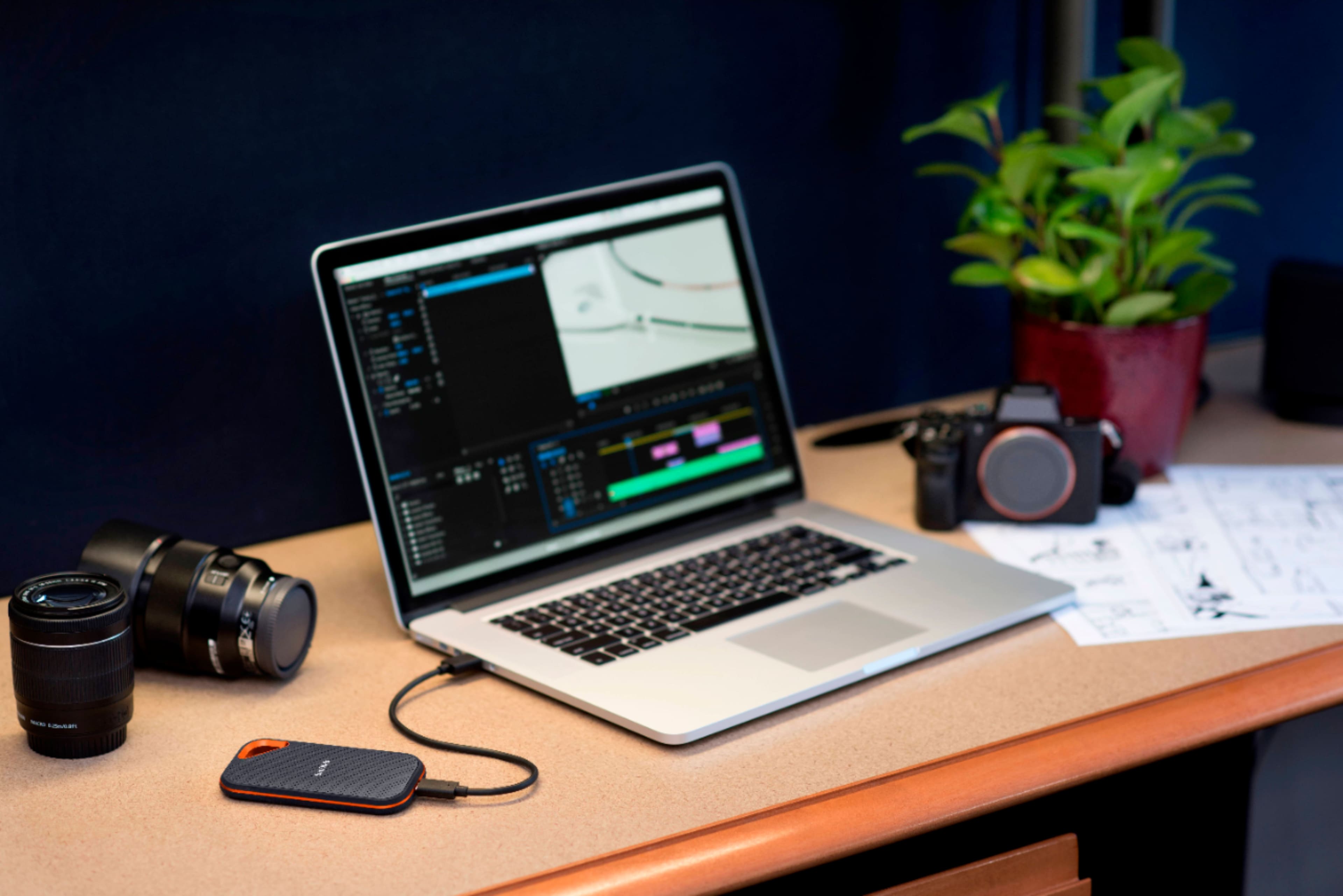 Alt View 14. SanDisk - Extreme Pro Portable 2TB External USB-C NVMe SSD - Black.