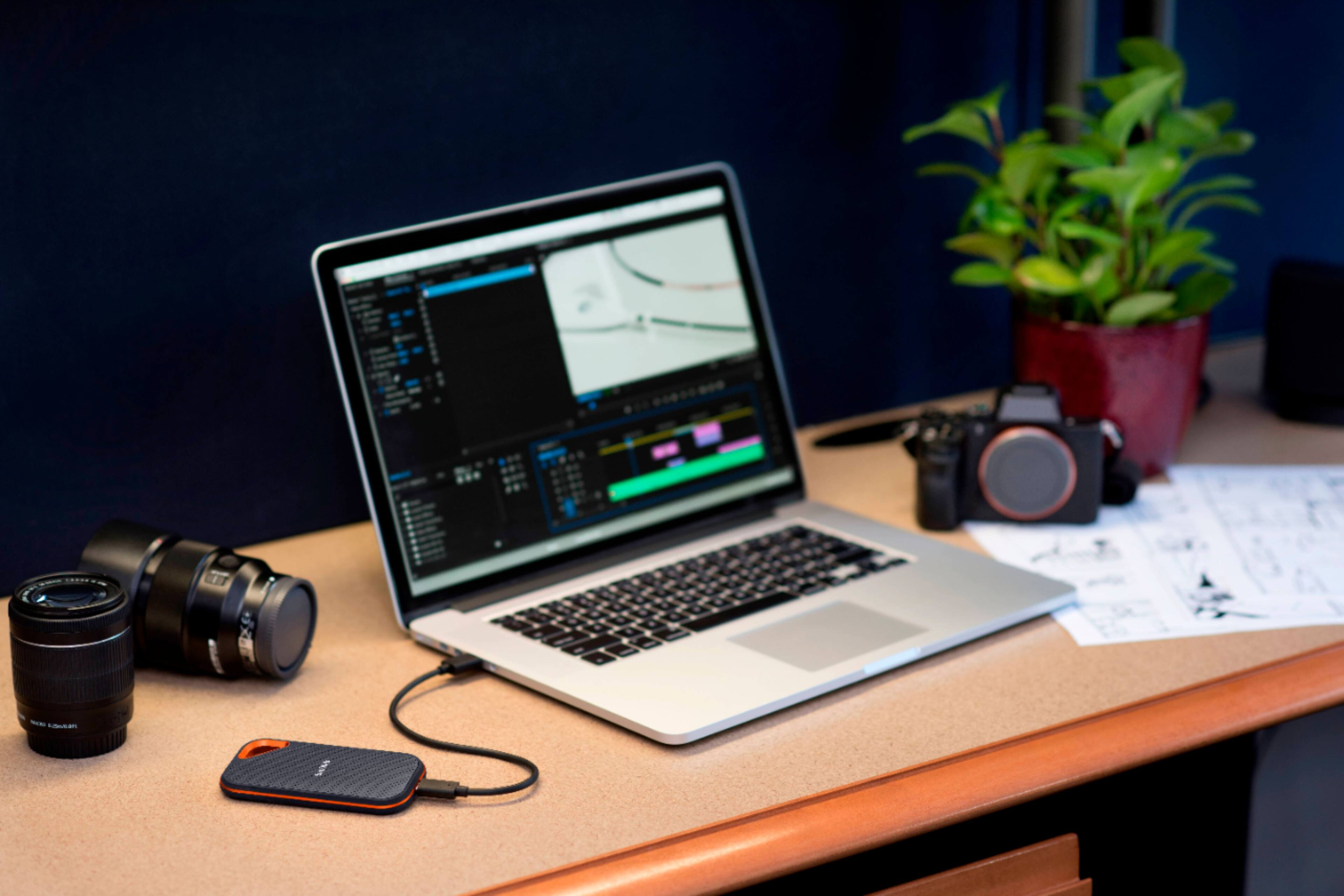 Alt View 14. SanDisk - Extreme Pro Portable 2TB External USB-C NVMe SSD - Black.