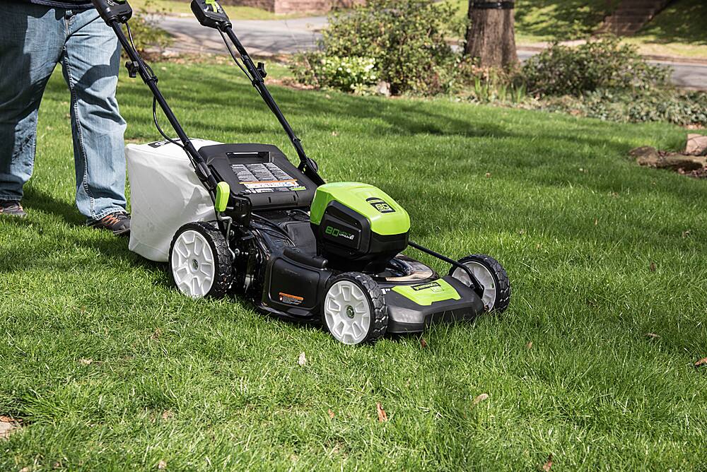 Alt View 21. Greenworks - 80-Volt Pro 21-Inch Self Propelled Lawn Mower (1 x 4.0Ah Battery and 1 x Charger) - Green.