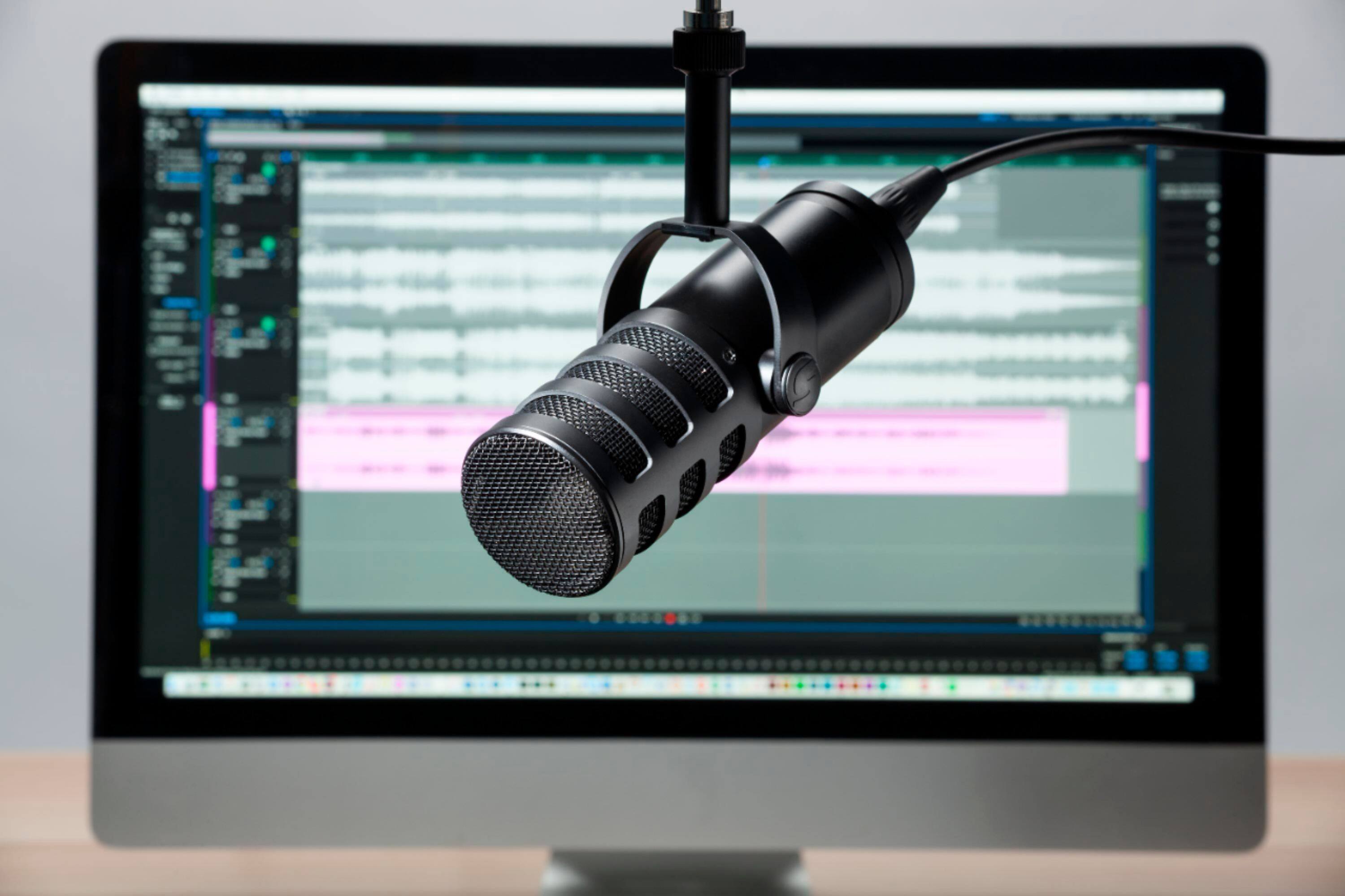 Alt View 16. Samson - Q9U XLR/USB Dynamic Broadcast Microphone - Black.