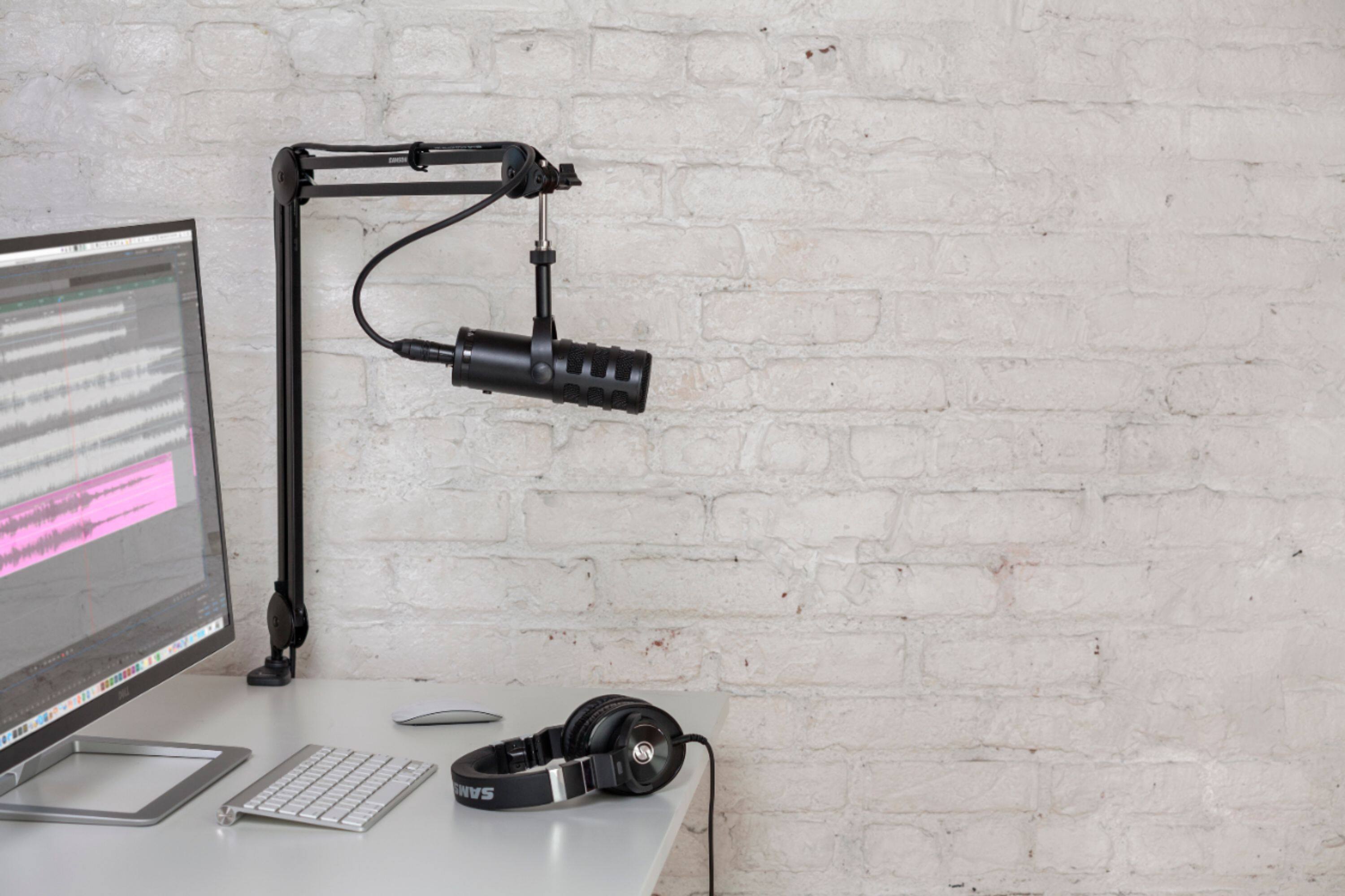 Alt View 17. Samson - Q9U XLR/USB Dynamic Broadcast Microphone - Black.