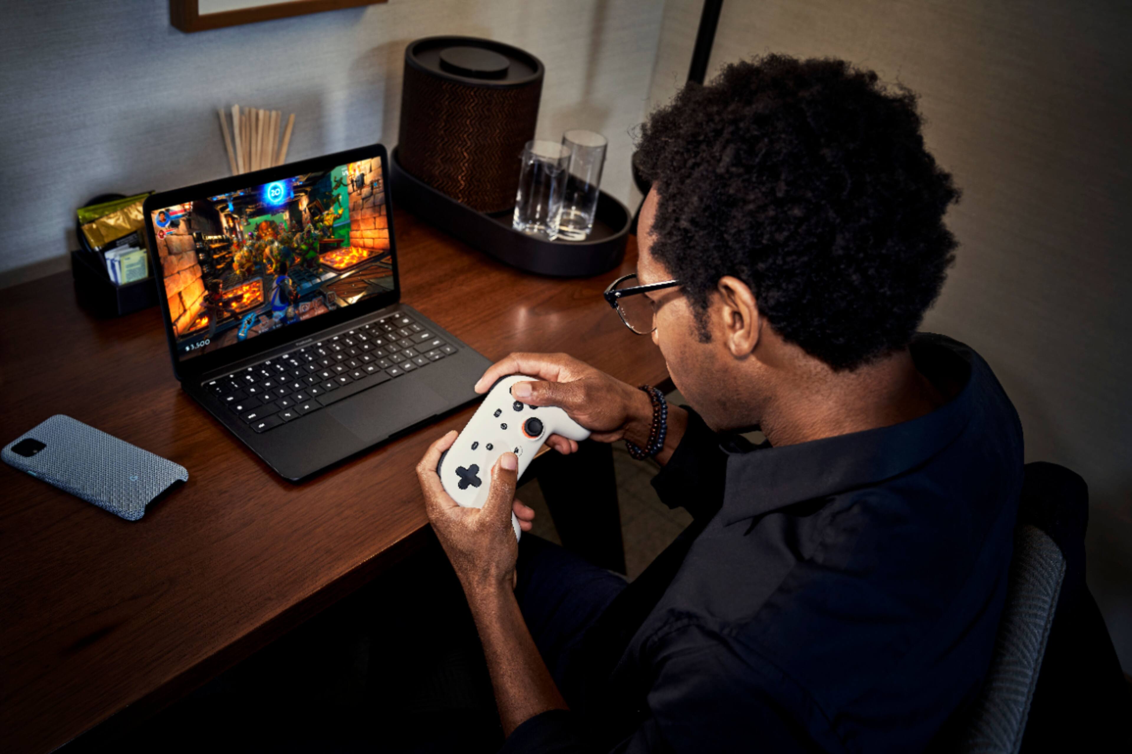 Alt View 17. Google - Stadia Premiere Edition - Clearly White.