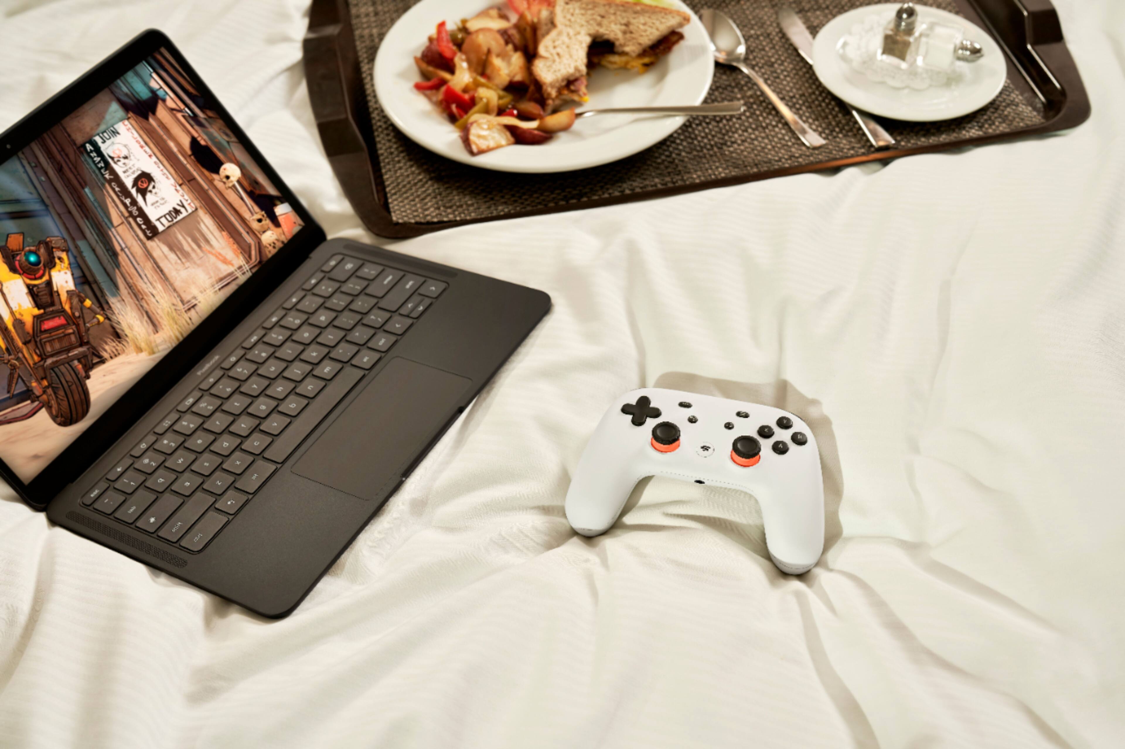 Alt View 18. Google - Stadia Premiere Edition - Clearly White.