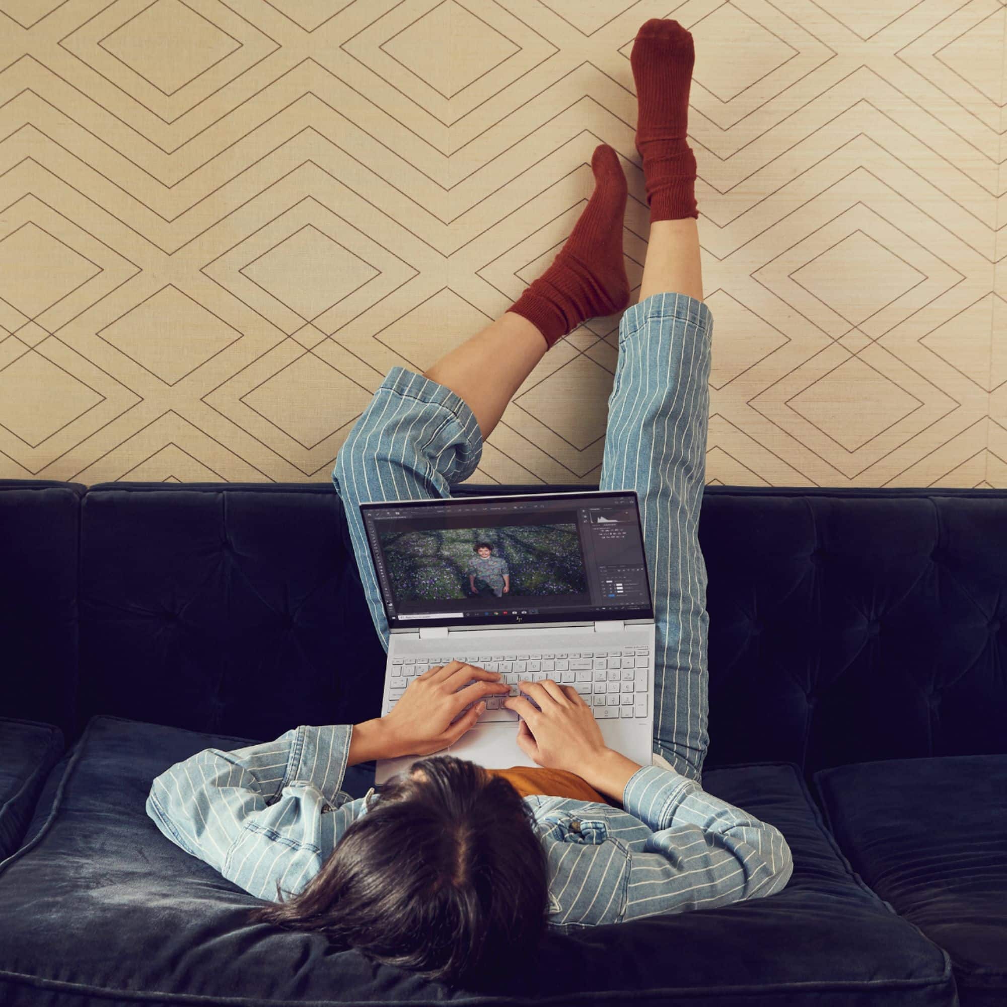 Alt View 19. HP - ENVY x360 2-in-1 15.6" Touch-Screen Laptop - Intel Core i5 - 8GB Memory - 256GB SSD.