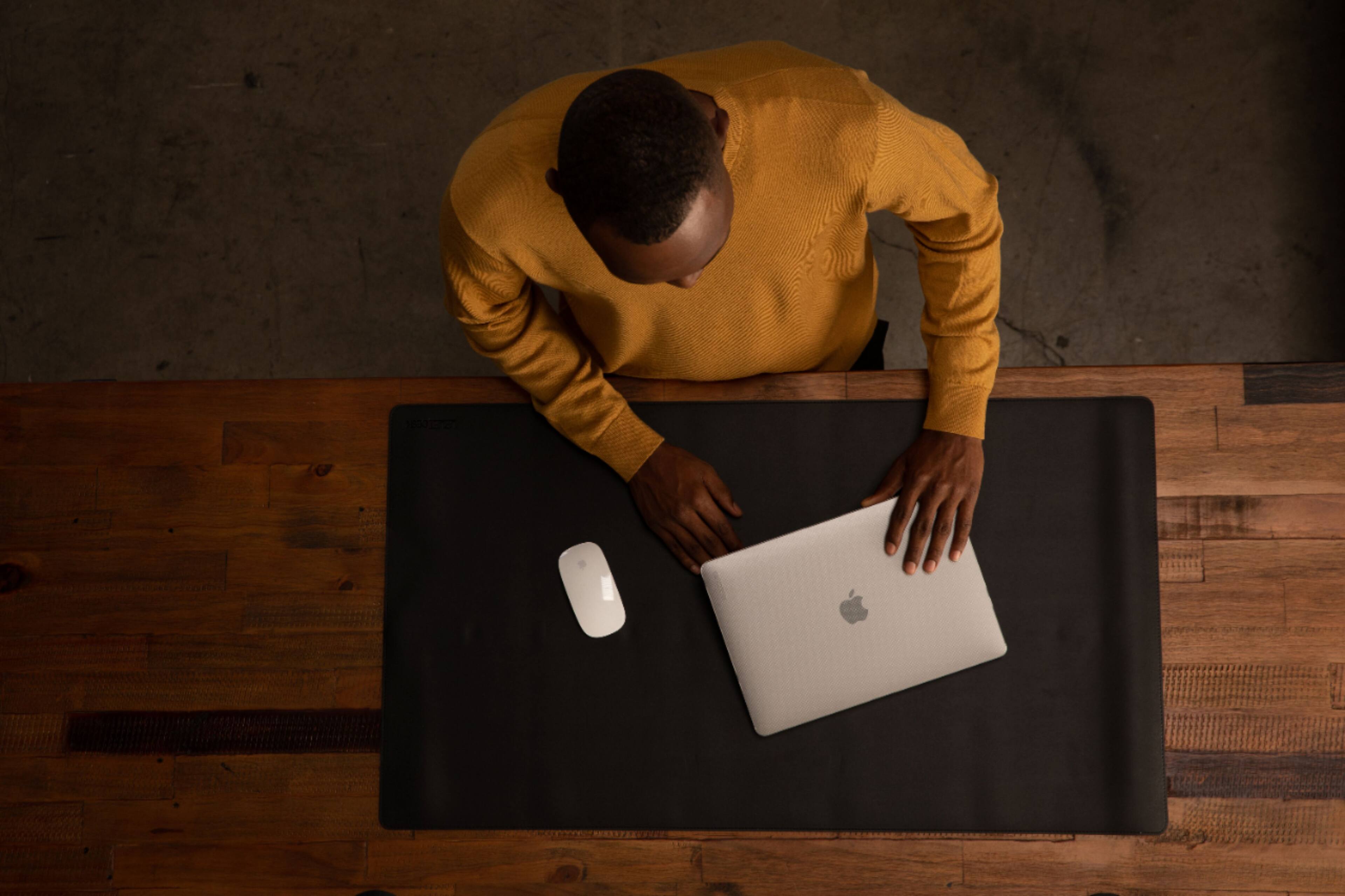 Alt View 25. Incase - Hardshell Dot Case for the 2020 16" MacBook Pro - Clear.