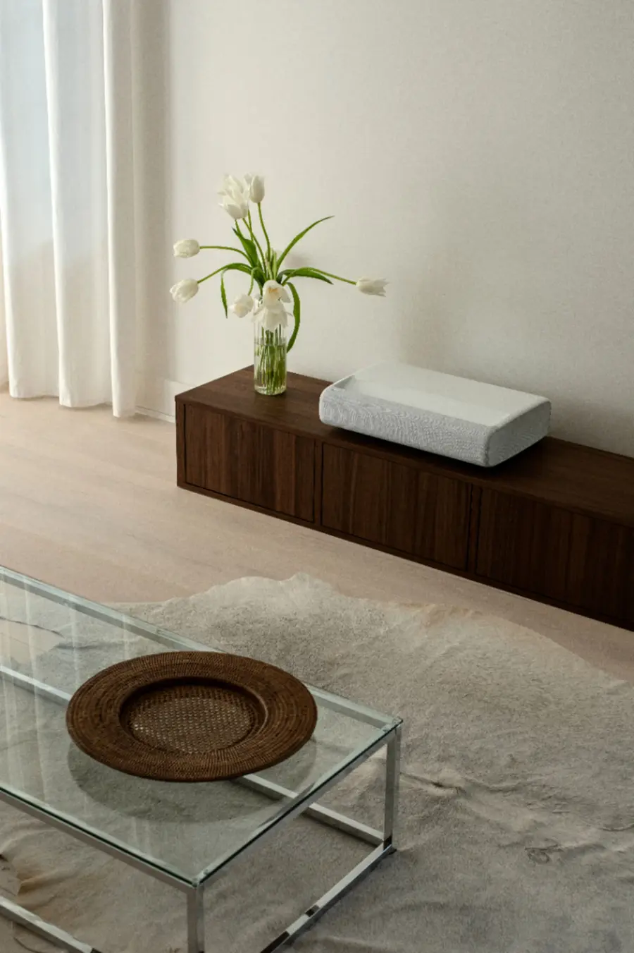 Alt View 21. Samsung - The Premiere 4K UHD Single Laser Wireless Smart Ultra Short Throw Projector with High Dynamic Range - White.