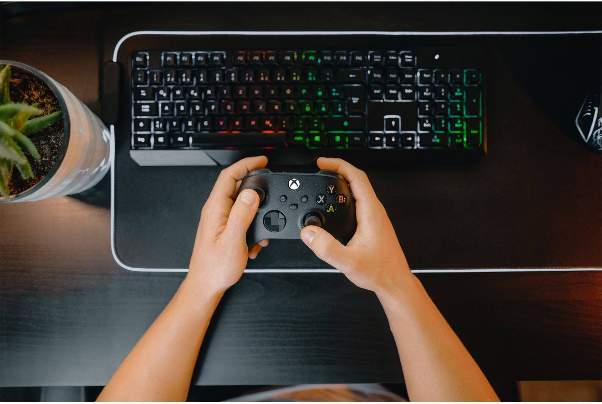 Zoom in on Alt View 15. Microsoft - Xbox Wireless Controller for Xbox Series X, Xbox Series S, Xbox One, Windows Devices - Carbon Black.