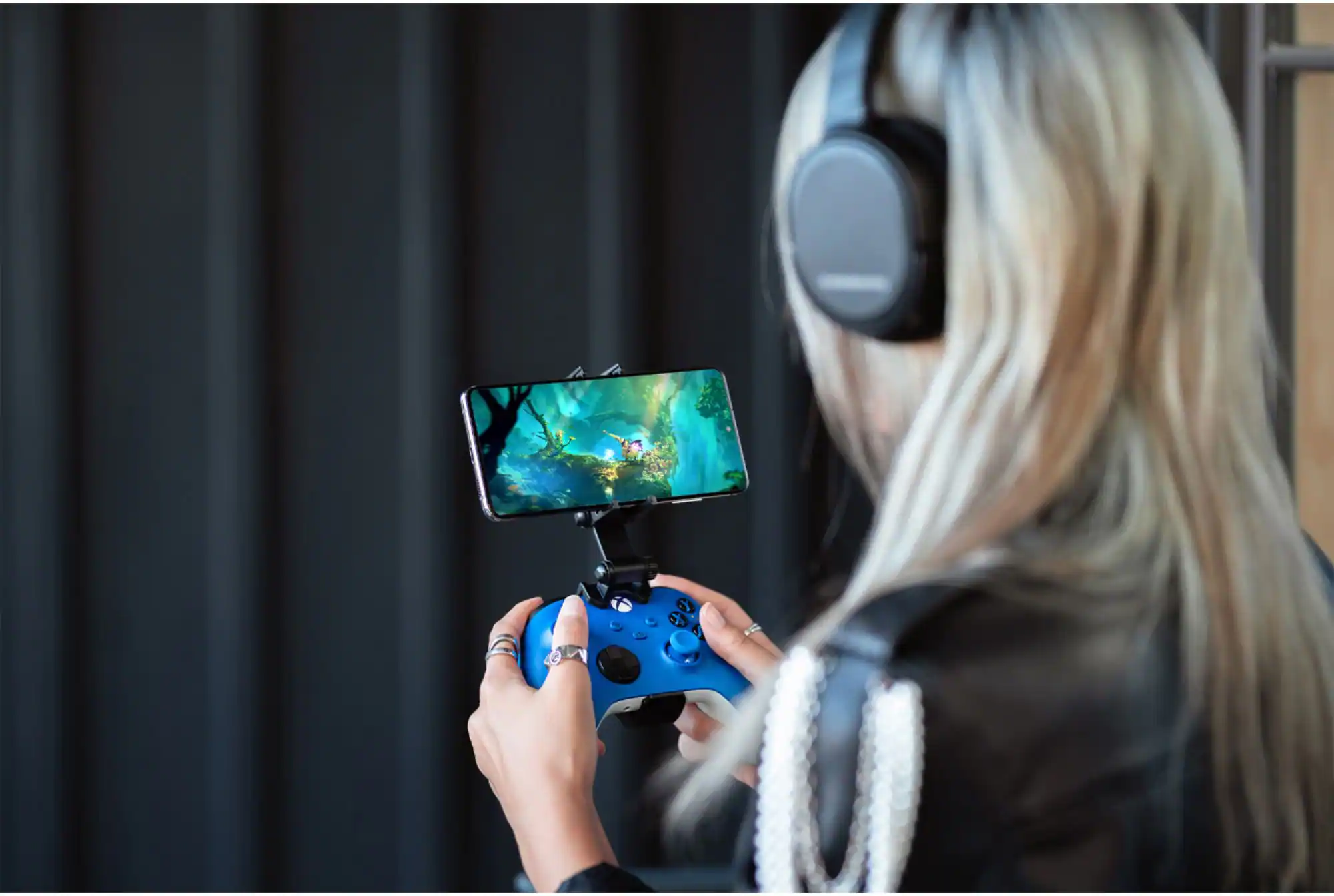 Zoom in on Alt View 16. Microsoft - Xbox Wireless Controller for Xbox Series X, Xbox Series S, Xbox One, Windows Devices - Shock Blue.