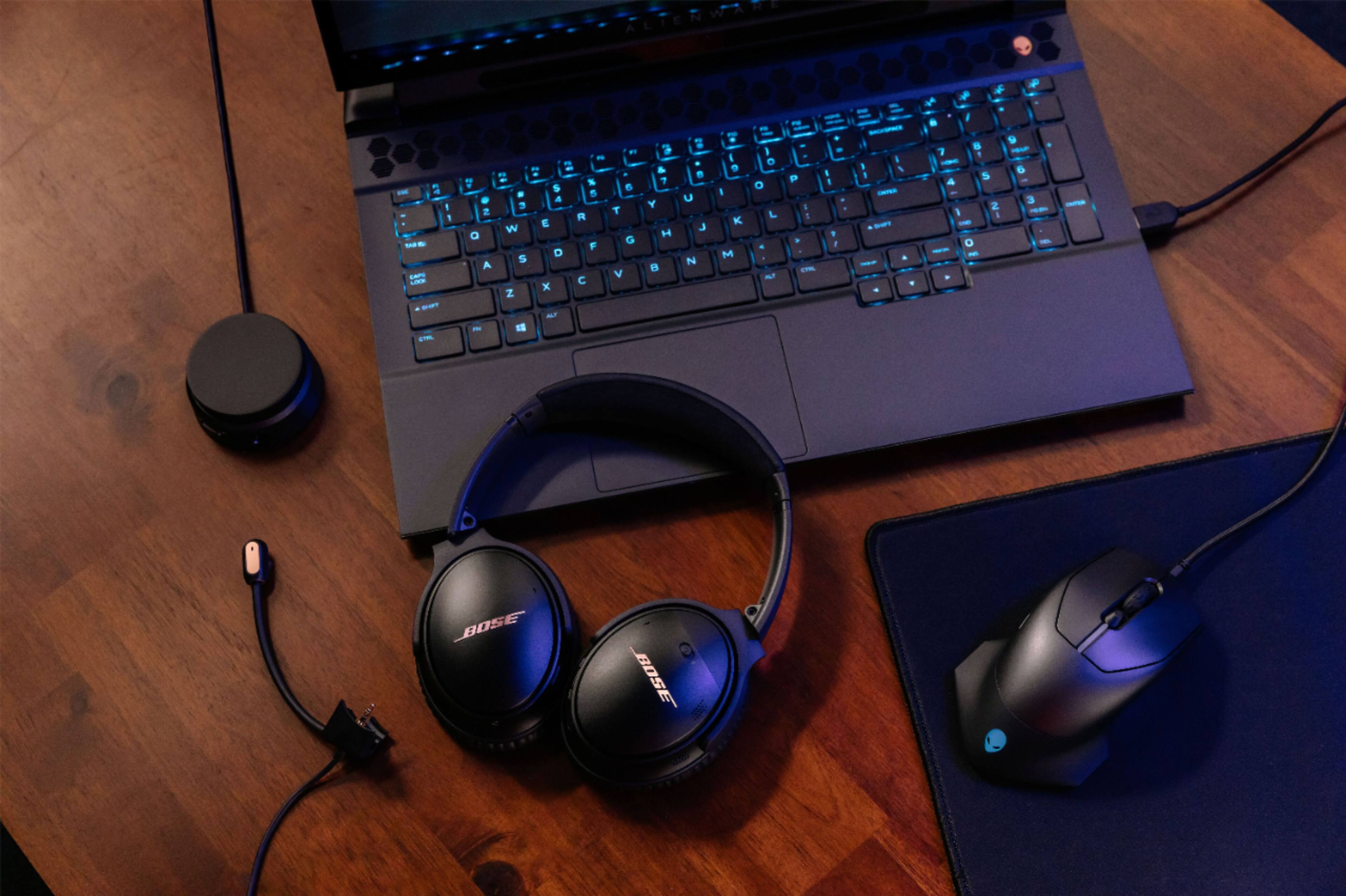 Alt View 25. Bose - QuietComfort 35 II Wireless Noise Cancelling Gaming Headset - Black.