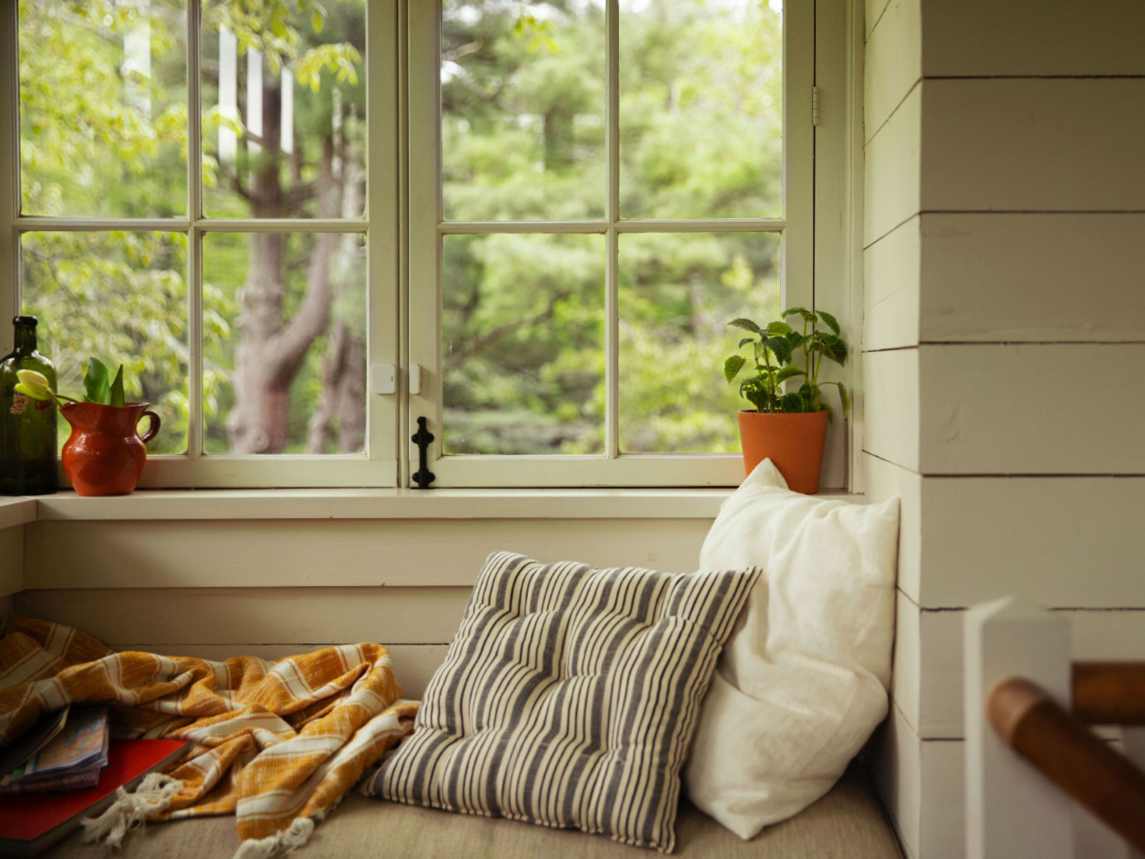 Alt View Zoom 15. SimpliSafe - 4pack Entry Sensor - White.