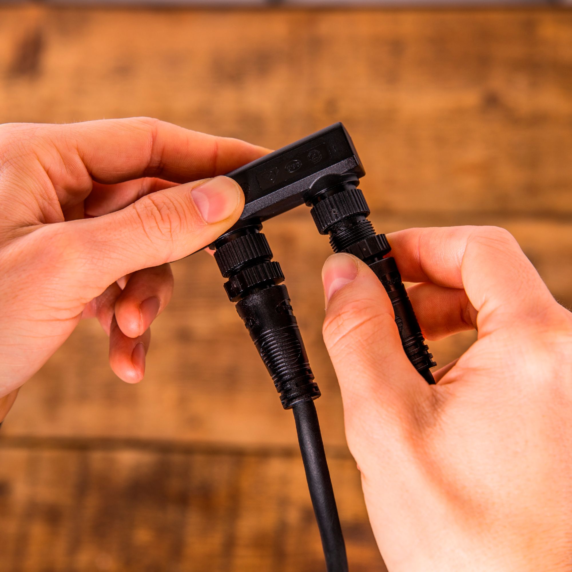 Left View: Philips - Hue Outdoor T-Connector Cable - Black