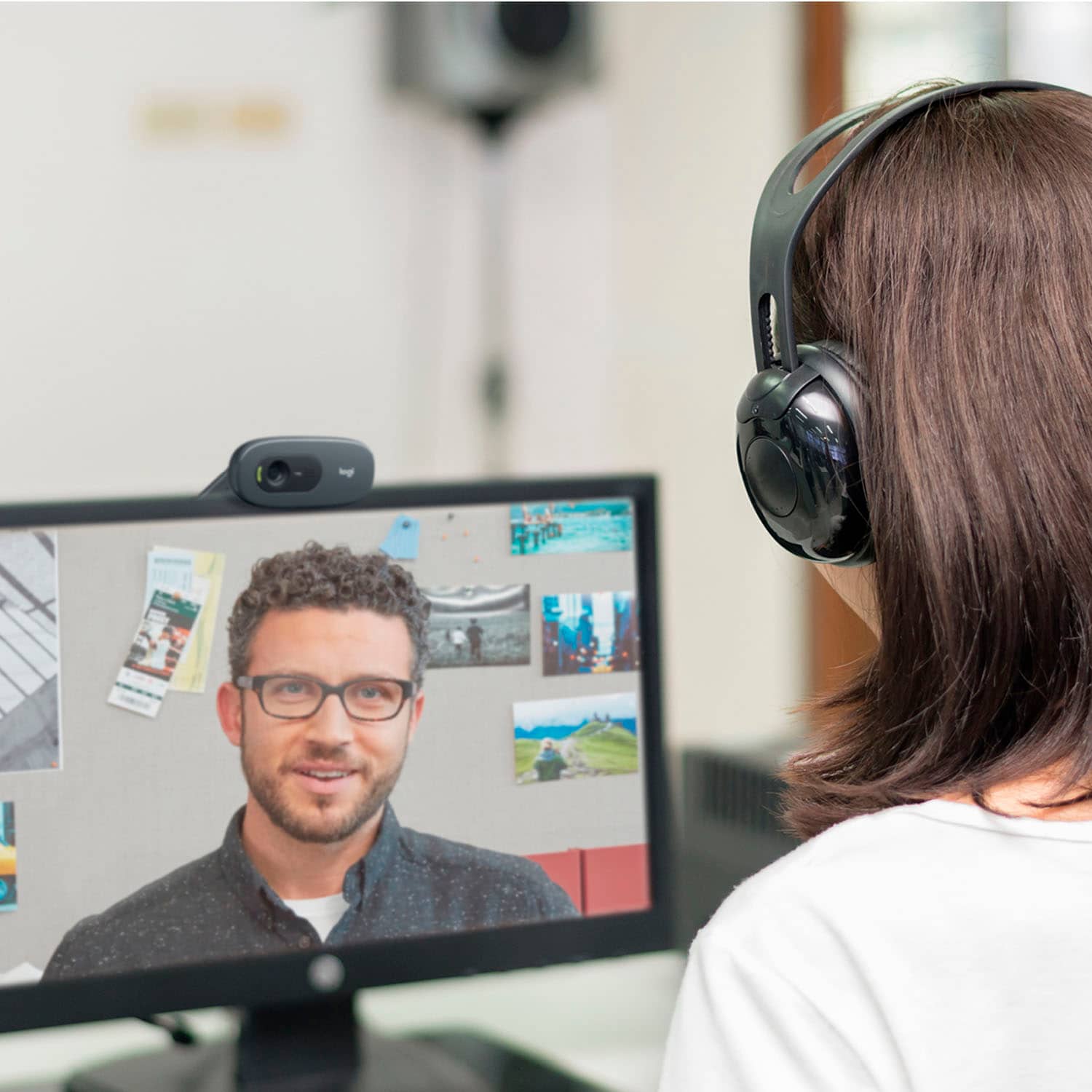 Alt View 11. Logitech - C505 720 Webcam with Long-Range Mic - Black.