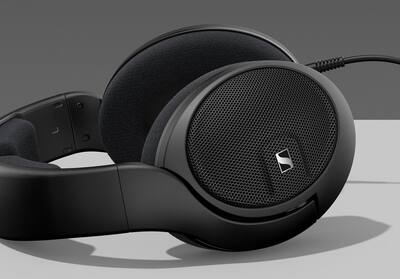 Sennheiser HD 560S Wired Over the Ear Audiophile Headphones Black Sennheiser HD 560S Wired Over the Ear Audiophile Headphones Black