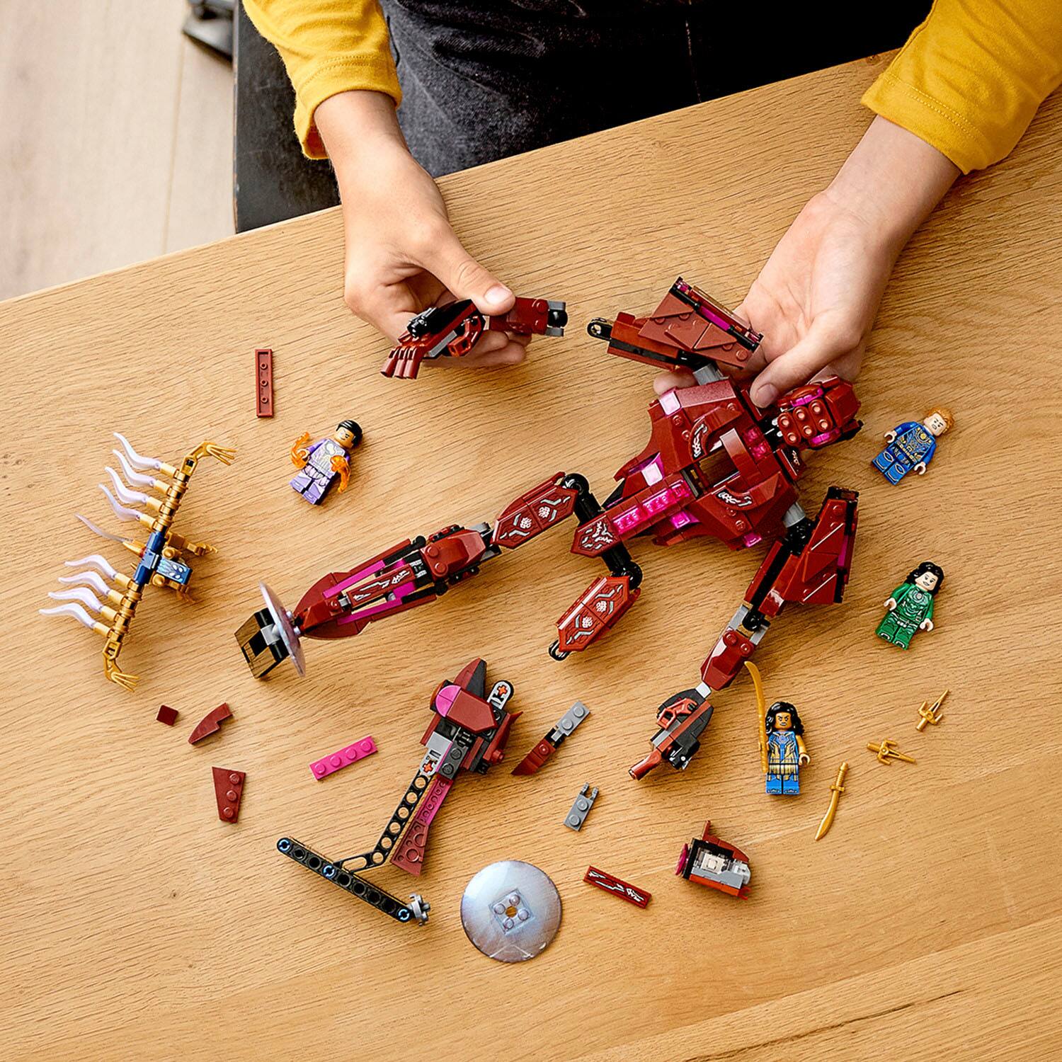 Angle. LEGO - Super Heroes In Arishems Shadow 76155.