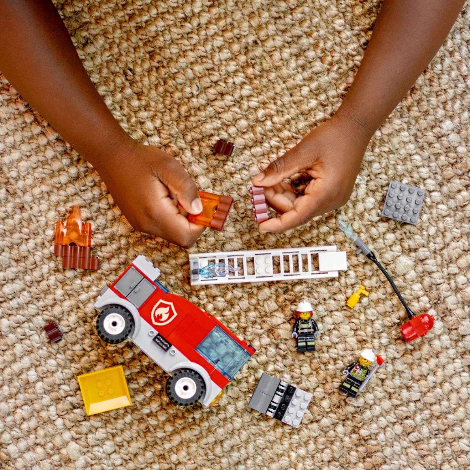 Alt View 14. LEGO - City Fire Ladder Truck 60280.