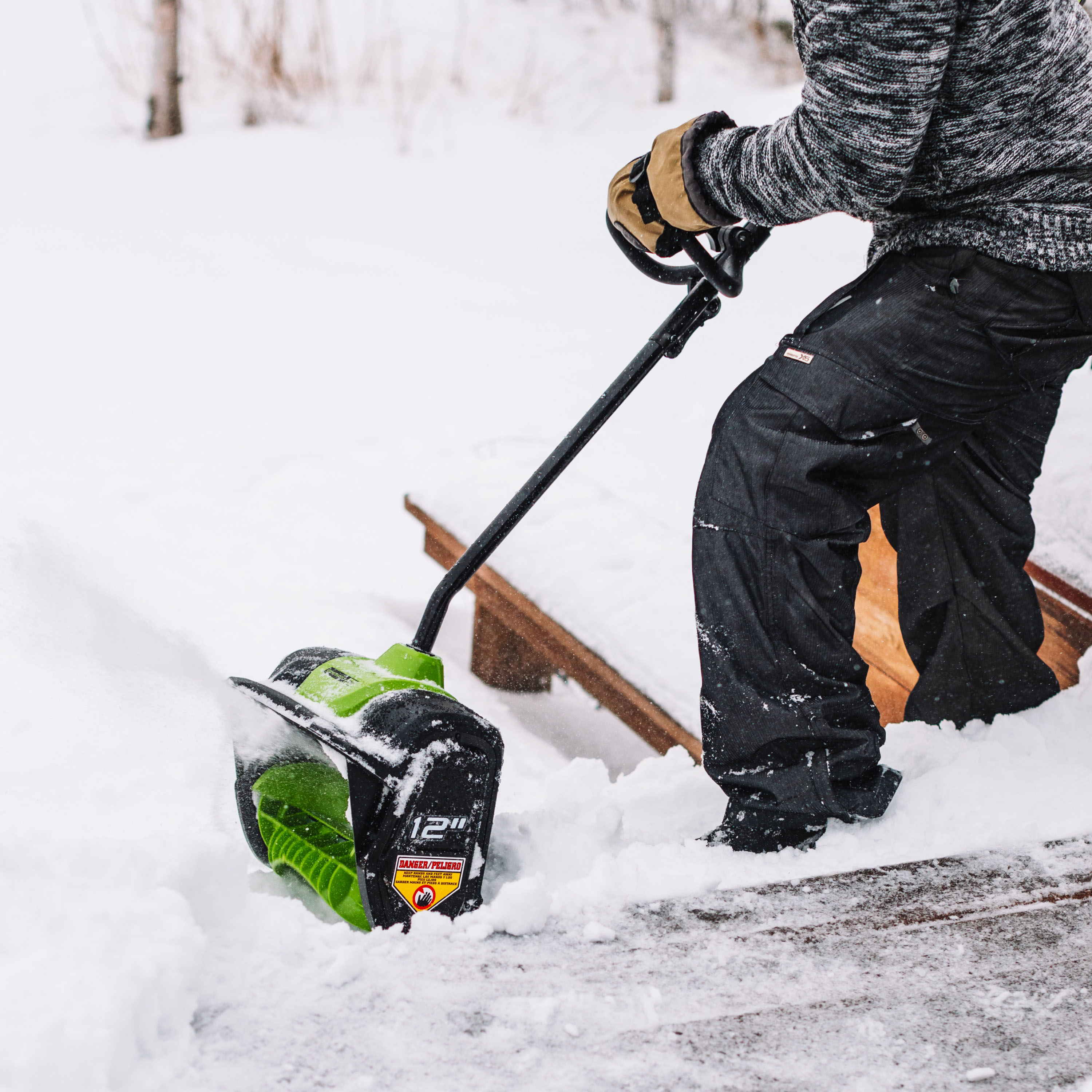Greenworks 80V 12” Cordless Brushless Snow Shovel with 2.0 Ah Battery and  Rapid Charger Black/Green 2600602 - Best Buy