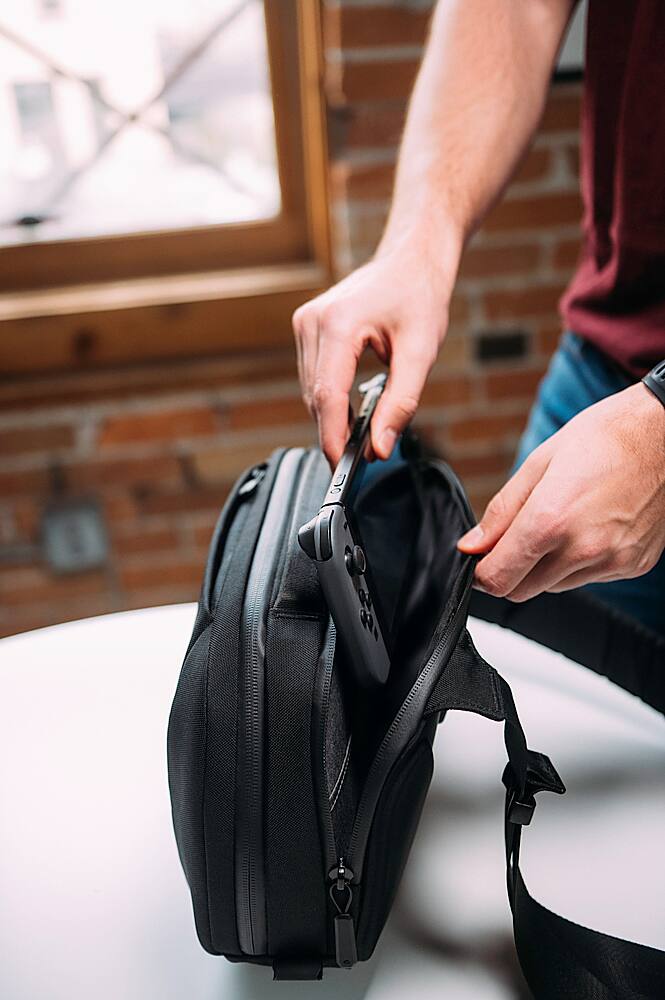 Alt View 15. Nomatic - SLING (6L) - Black.