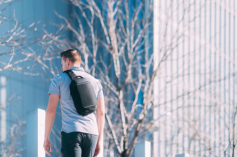 Alt View 23. Nomatic - SLING (6L) - Black.